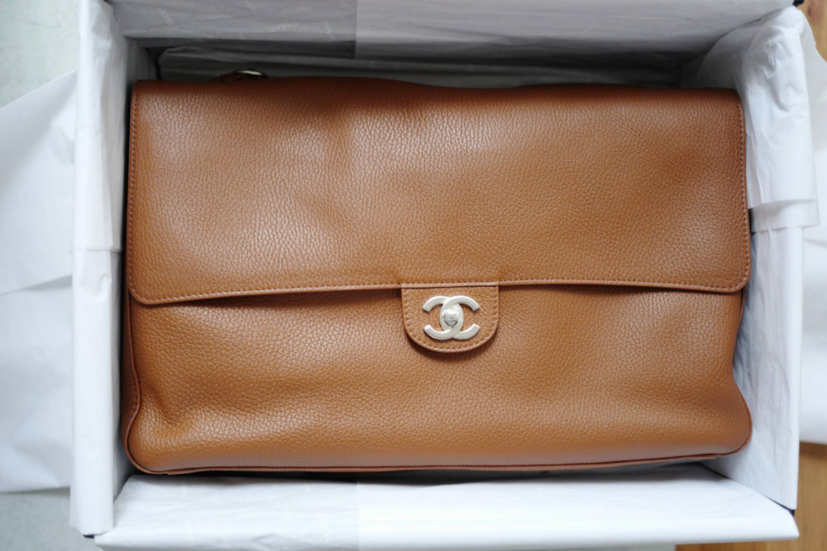 Chanel 26A Matthieu Blazy Maxi 38 Flapbag Camel Grained Calfskin Silver HW