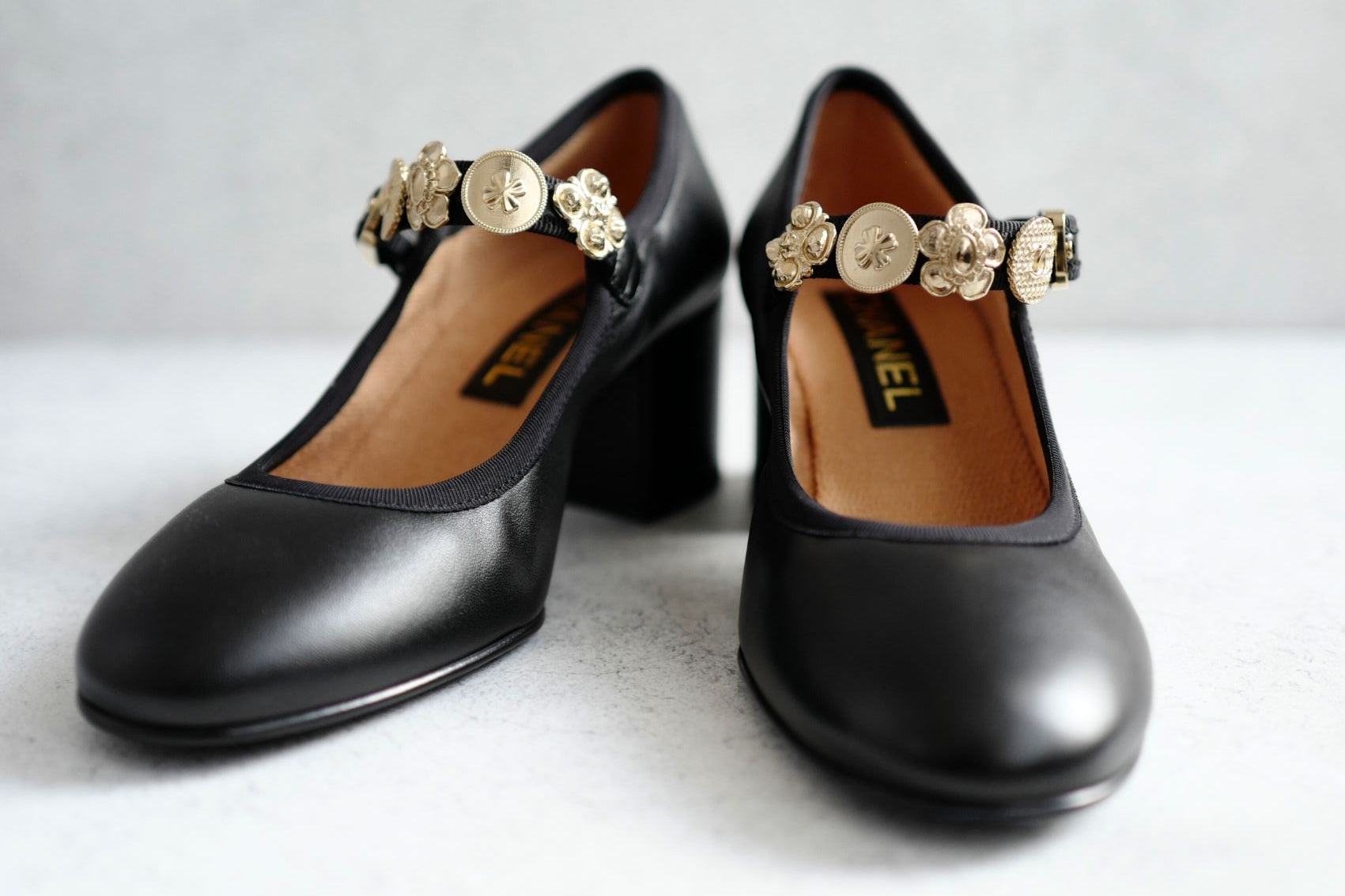 Chanel 24A Metiers D’art Black Leather Mary Jane Heels Gold Charms Size38 BNIB