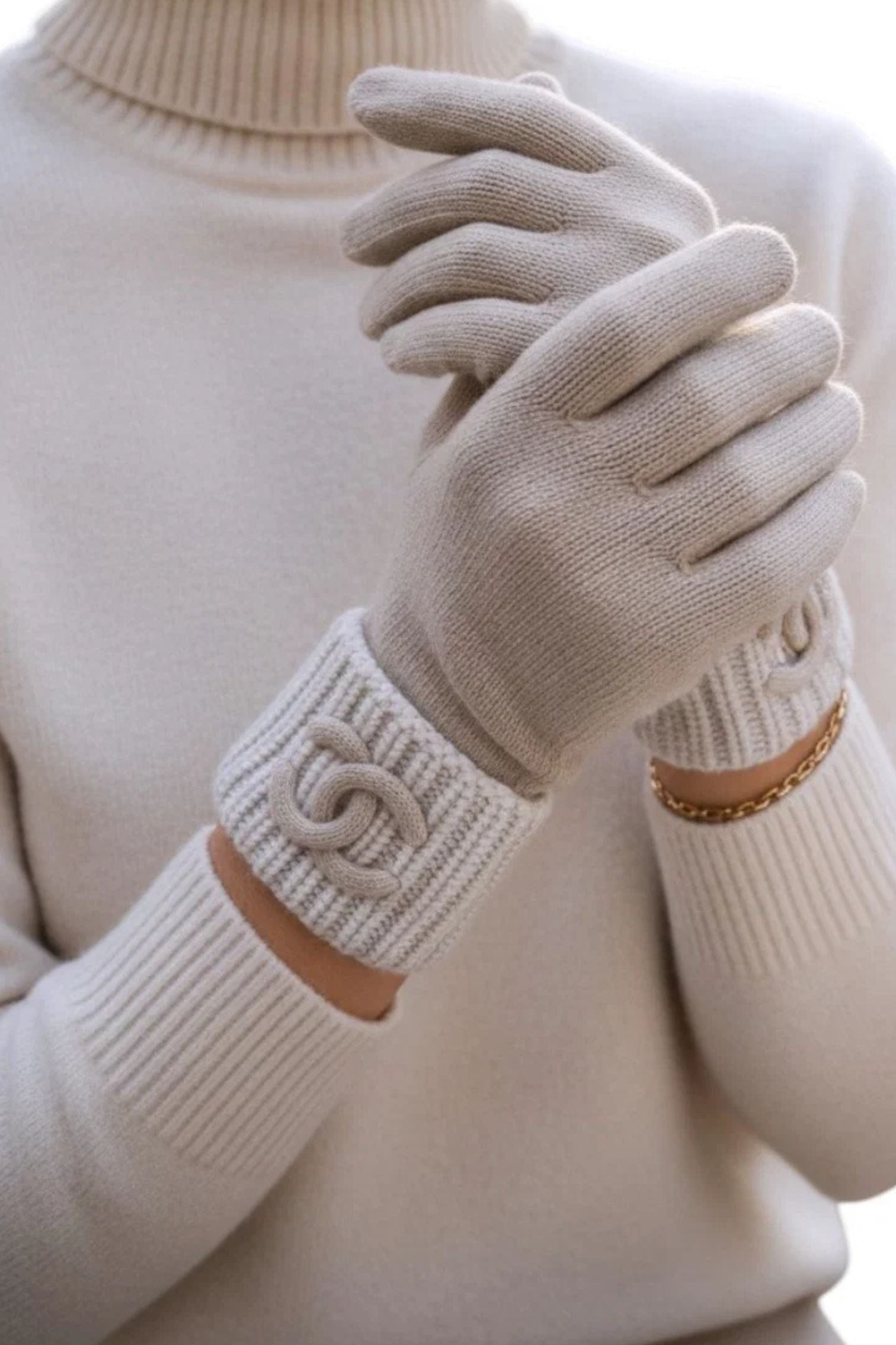 NEW Chanel Fall-Winter 2024/25 Knit Gloves CC Logo