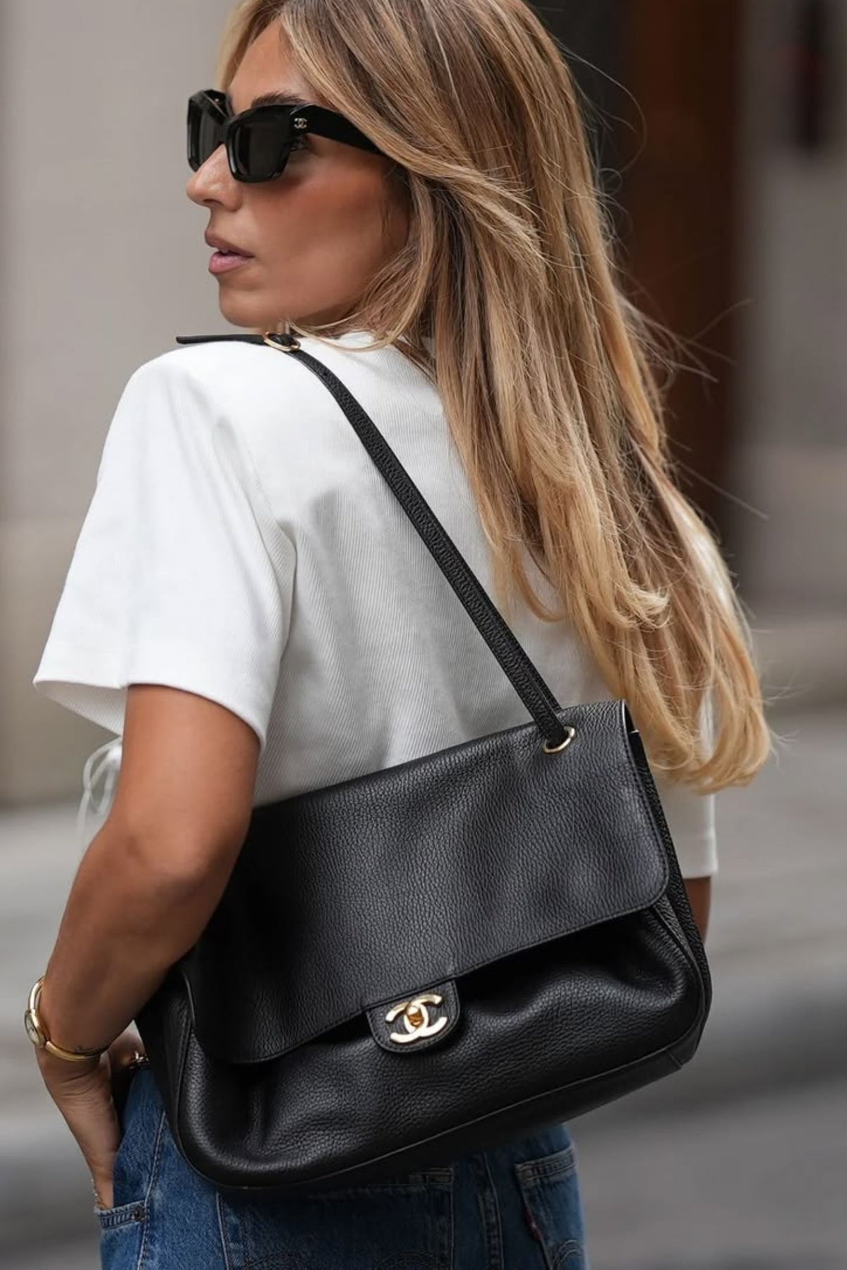 NEW Chanel 26S Maxi 32 Flapbag Black Grained Calfskin Gold Hardware