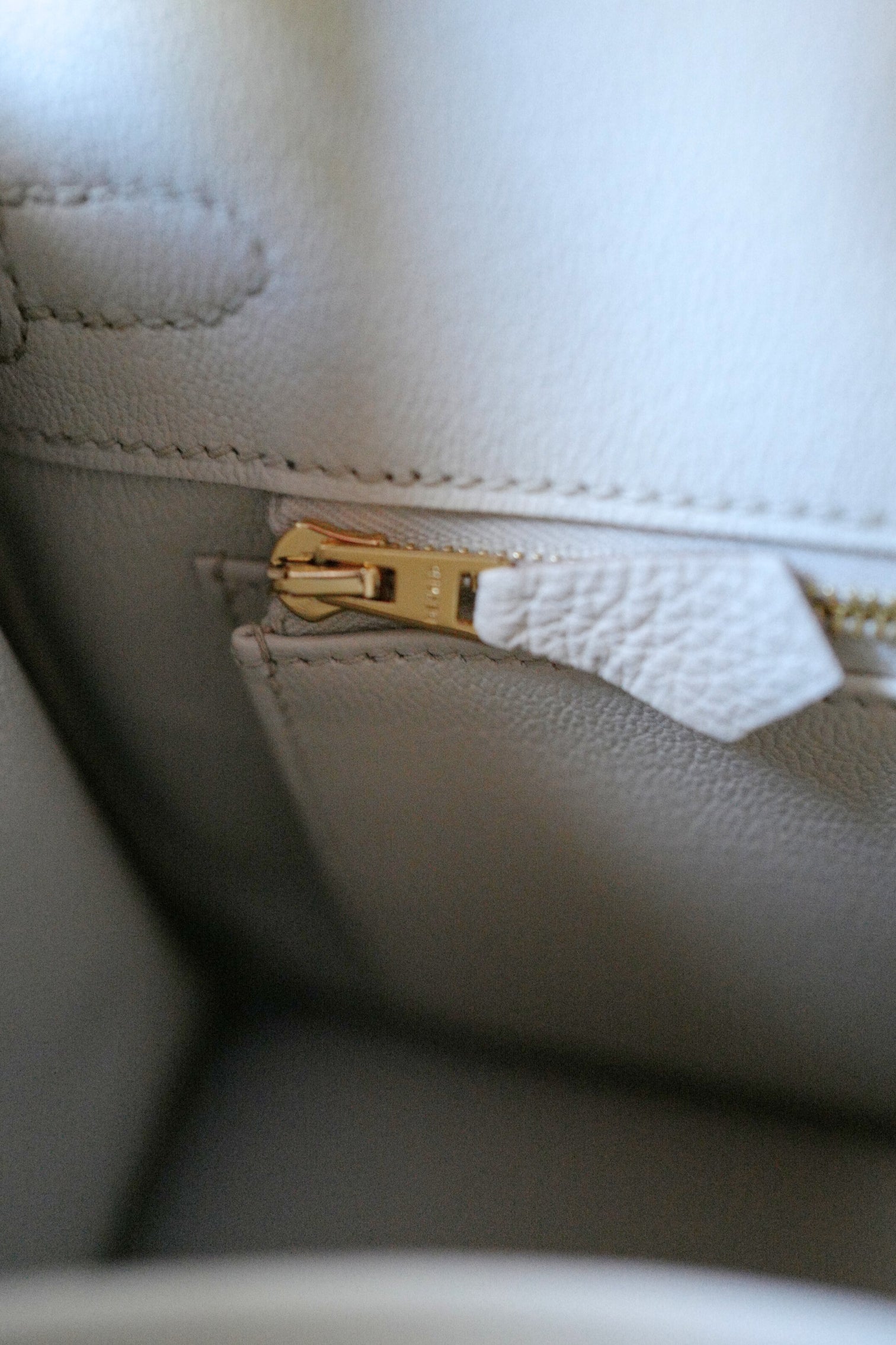 BNIB Hermès Birkin 25 Bag Beton Veau Togo Leather with Gold Hardware K 2025