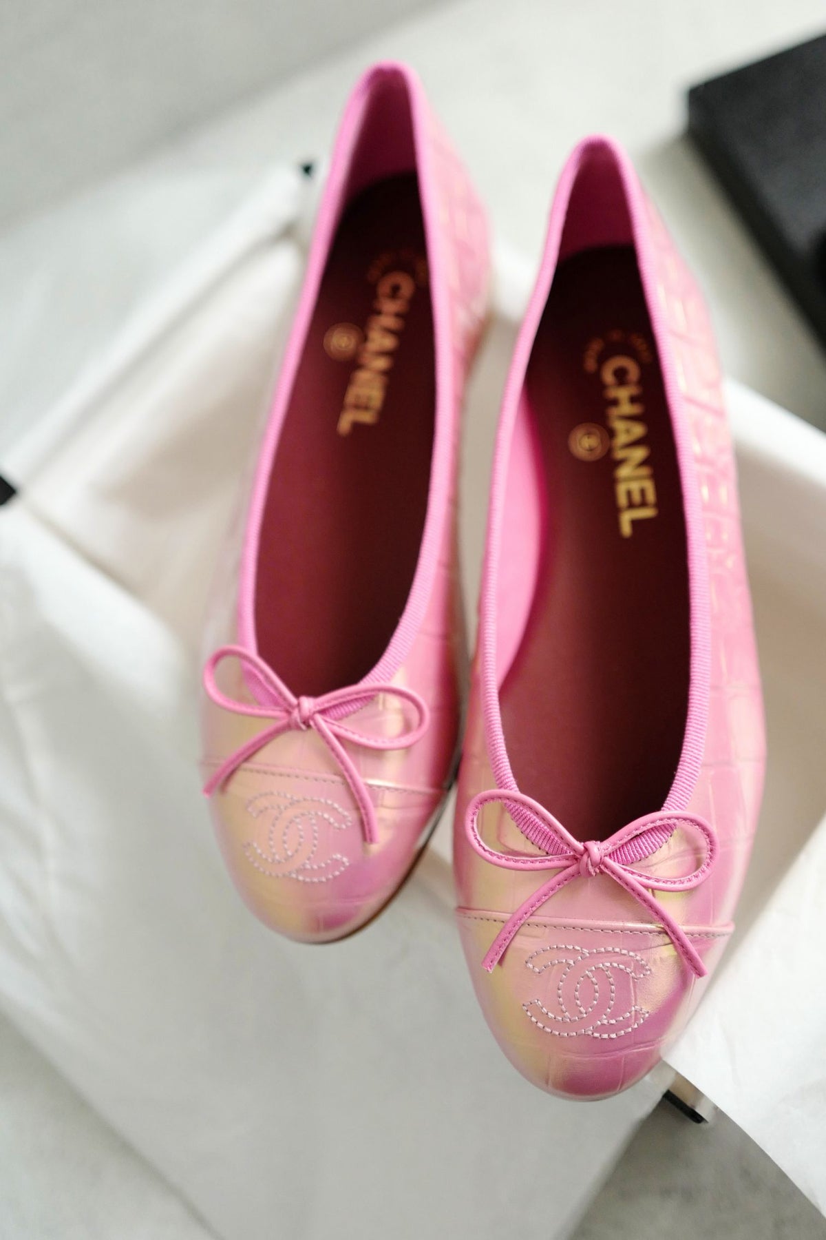NEW Chanel 26K Matthieu Blazy's Ballet Flats Croc Embossed Calfskin Pink Size 37