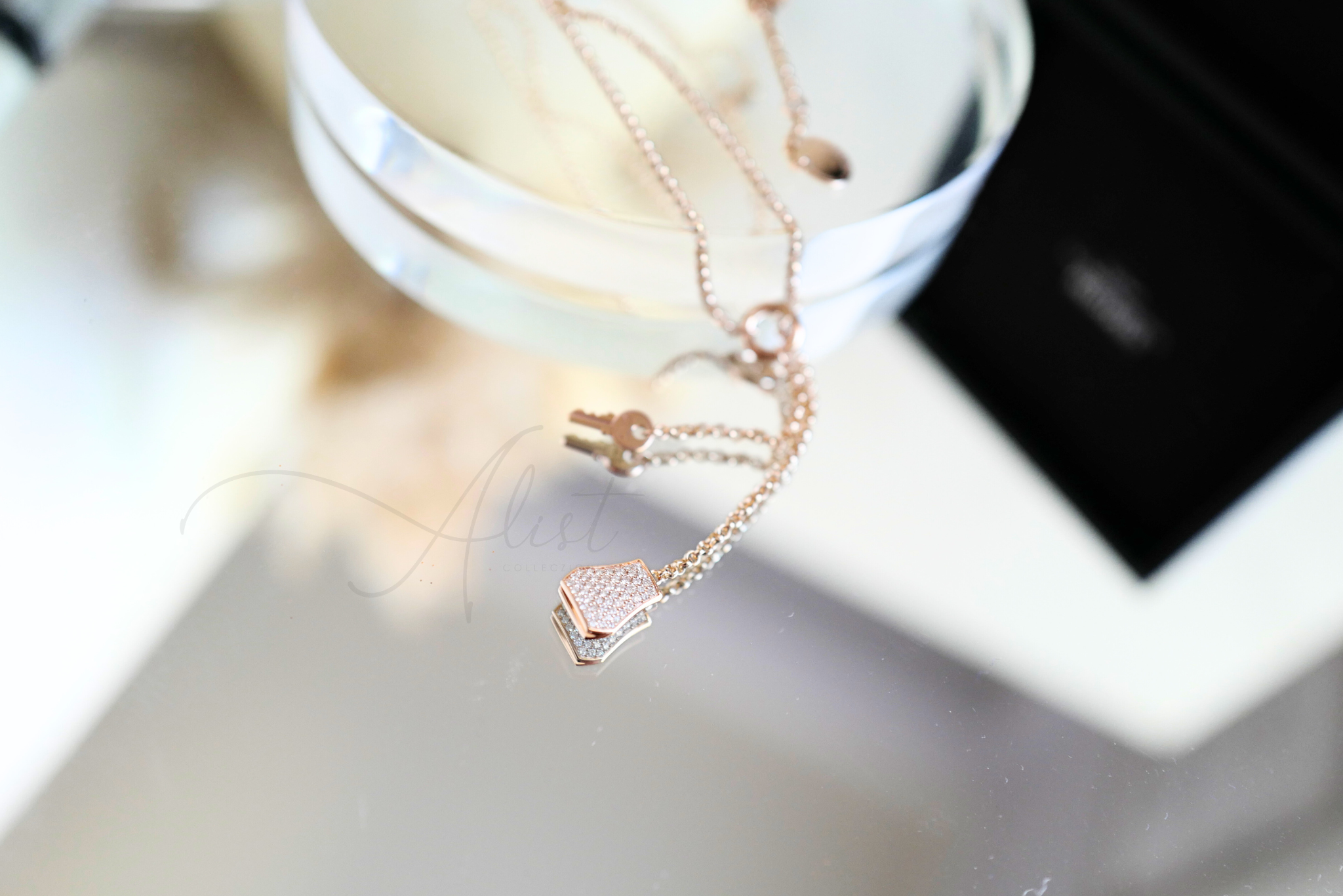 New Hermes Kelly Clochette Necklace pm dia 18k Rose Gold With Diamonds $11K