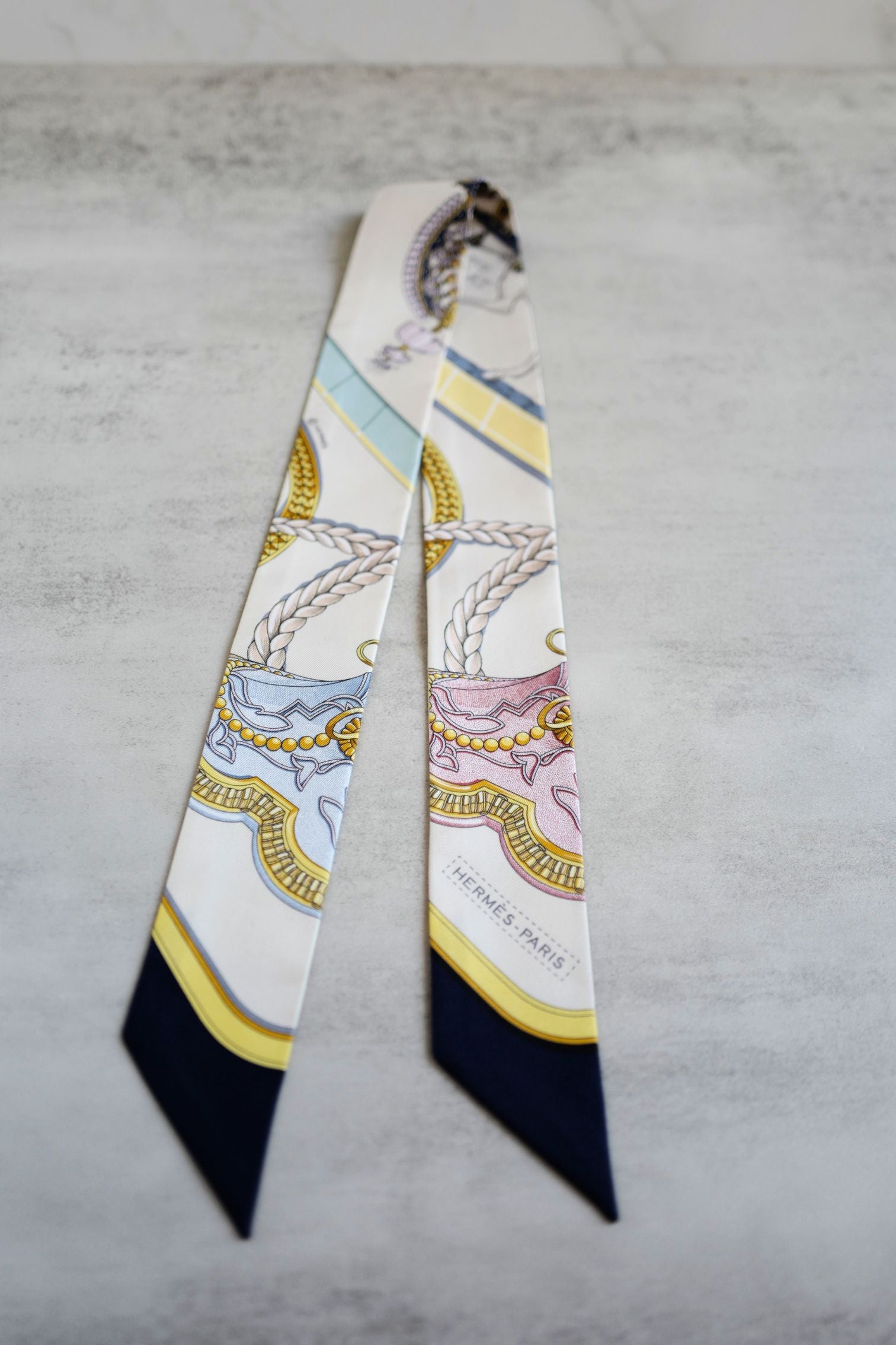 Hermès Twilly Grand Apparat Scarf Ivoire Marine Rose 100% Silk Twill