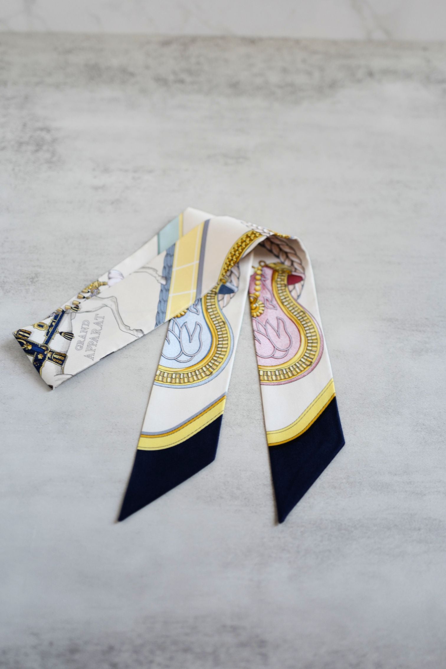 Hermès Twilly Grand Apparat Scarf Ivoire Marine Rose 100% Silk Twill