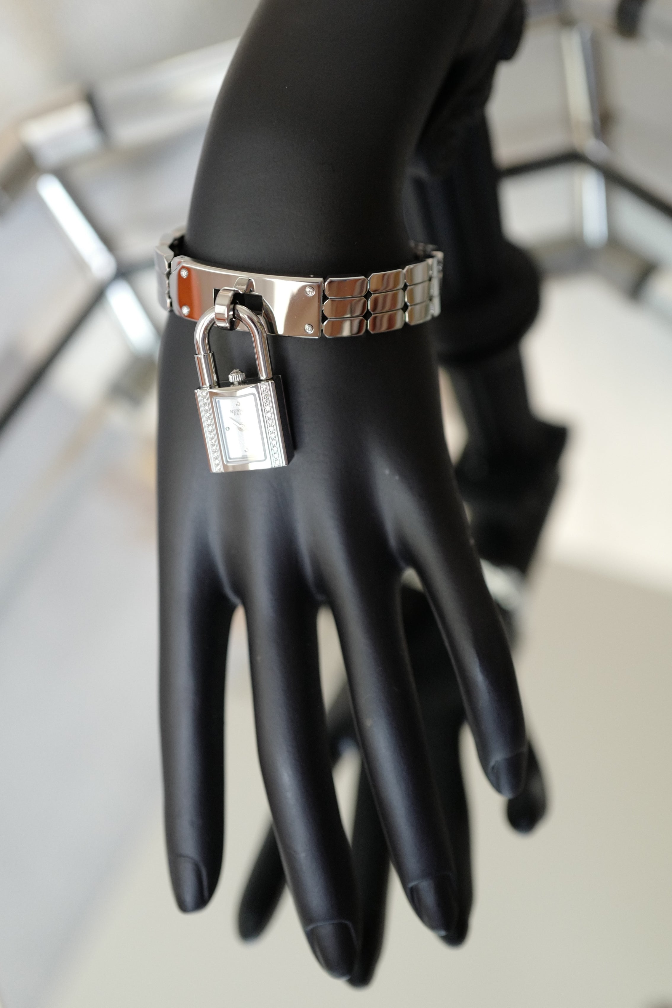 BNIB Hermès Mini Kelly Watch 16mm Sans Coloris with Diamonds