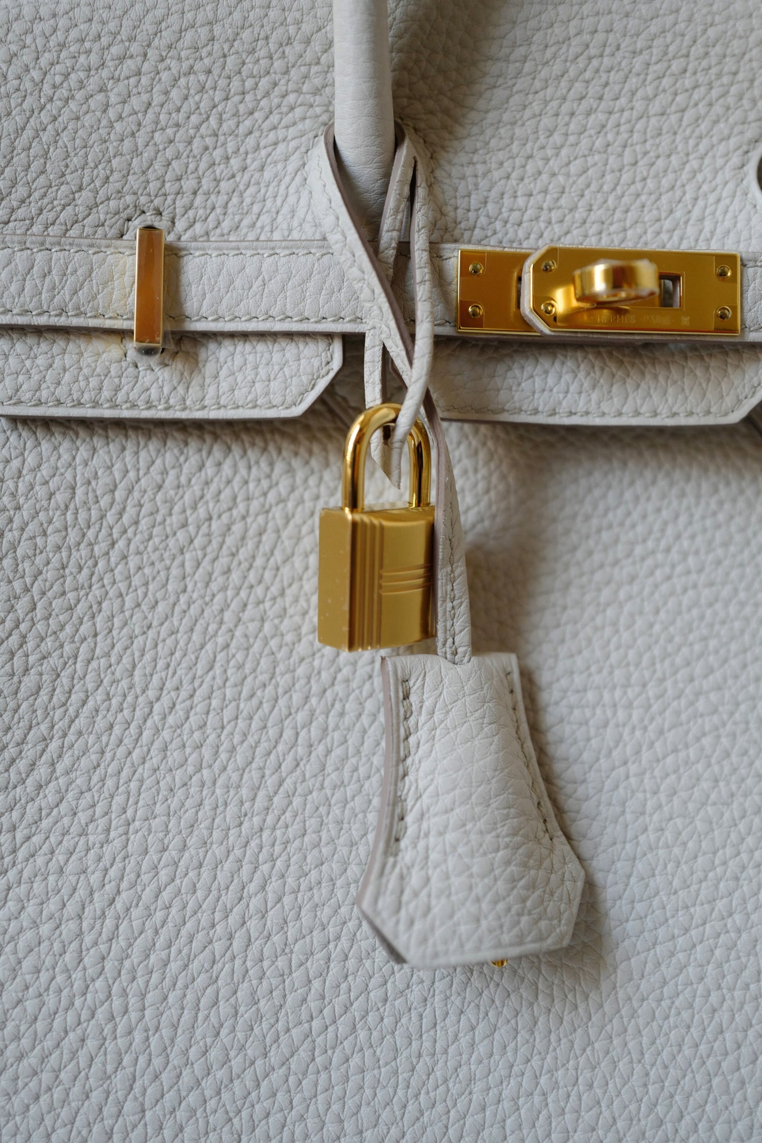 BNIB Hermès Birkin 25 Bag Beton Veau Togo Leather with Gold Hardware K 2025