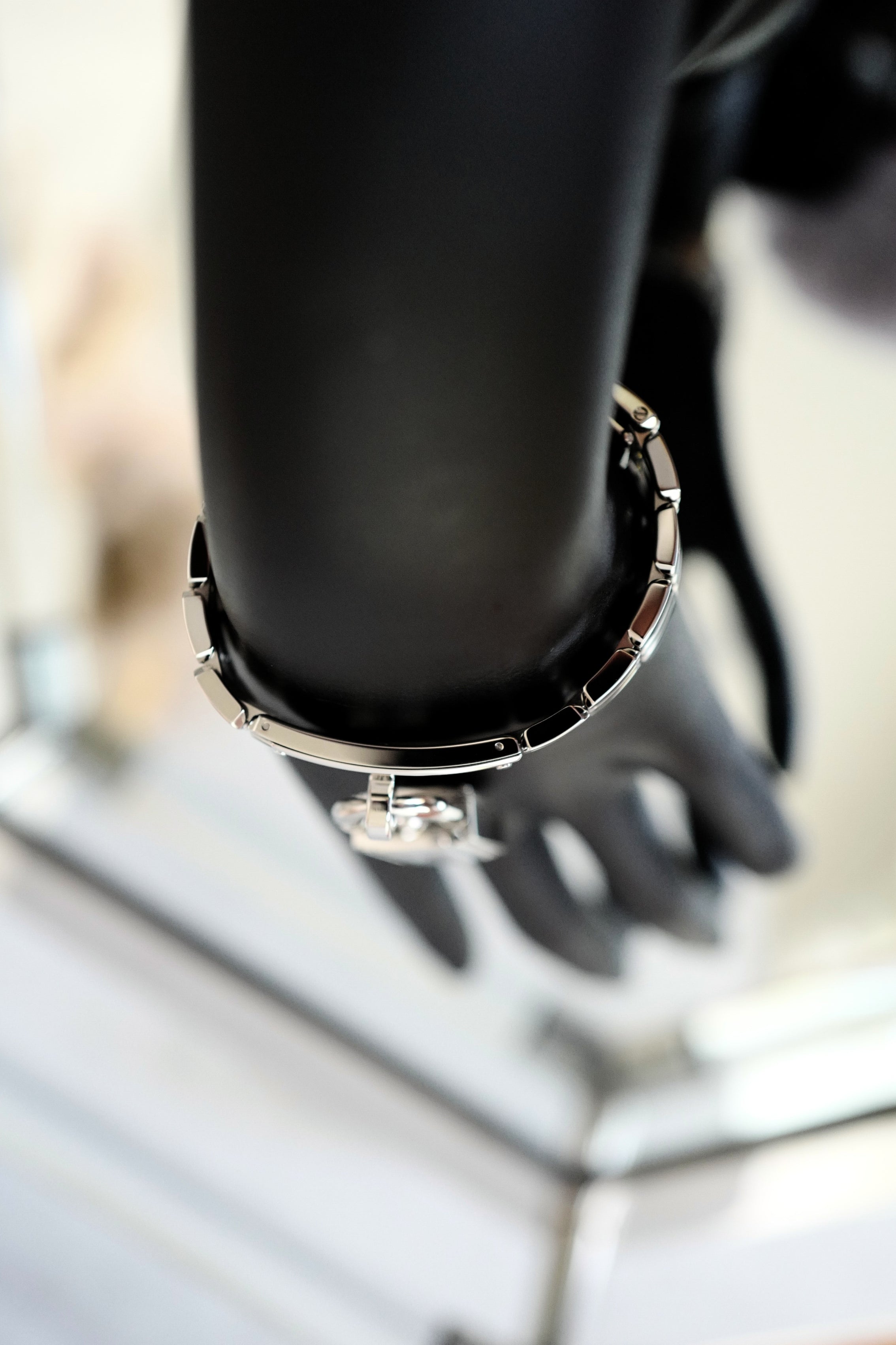BNIB Hermès Mini Kelly Watch 16mm Sans Coloris with Diamonds