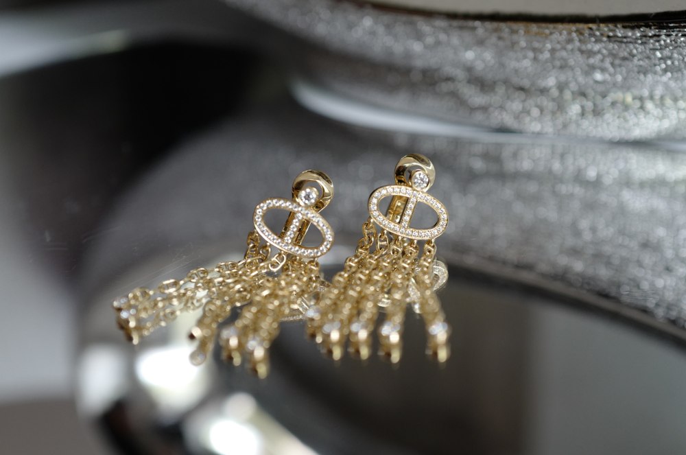 BNIB Hermes Calypso dangling earrings dia yg 18K Sans