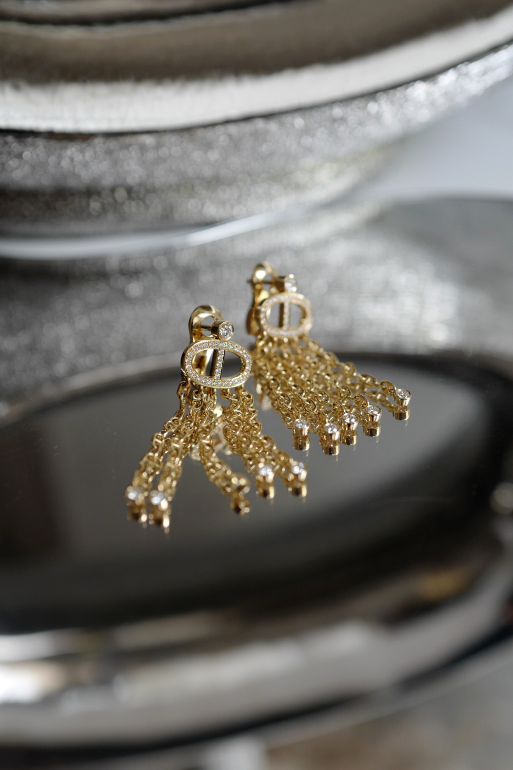 BNIB Hermes Calypso dangling earrings dia yg 18K Sans
