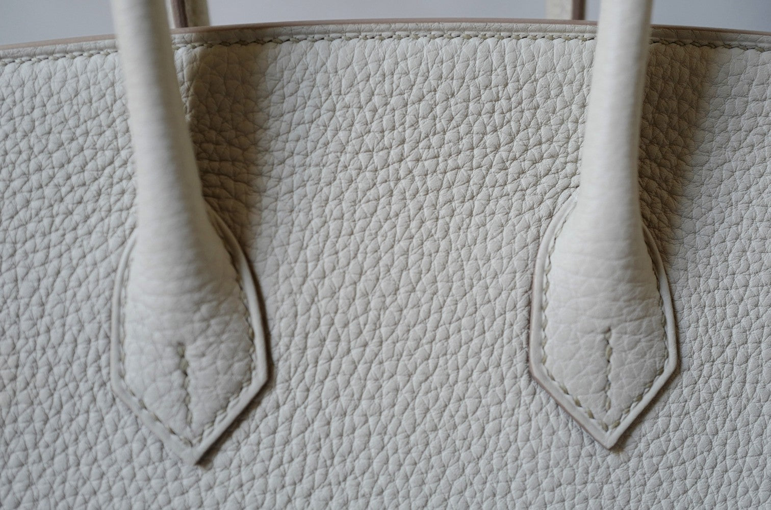 BNIB Hermès Birkin 25 Bag Beton Veau Togo Leather with Gold Hardware K 2025