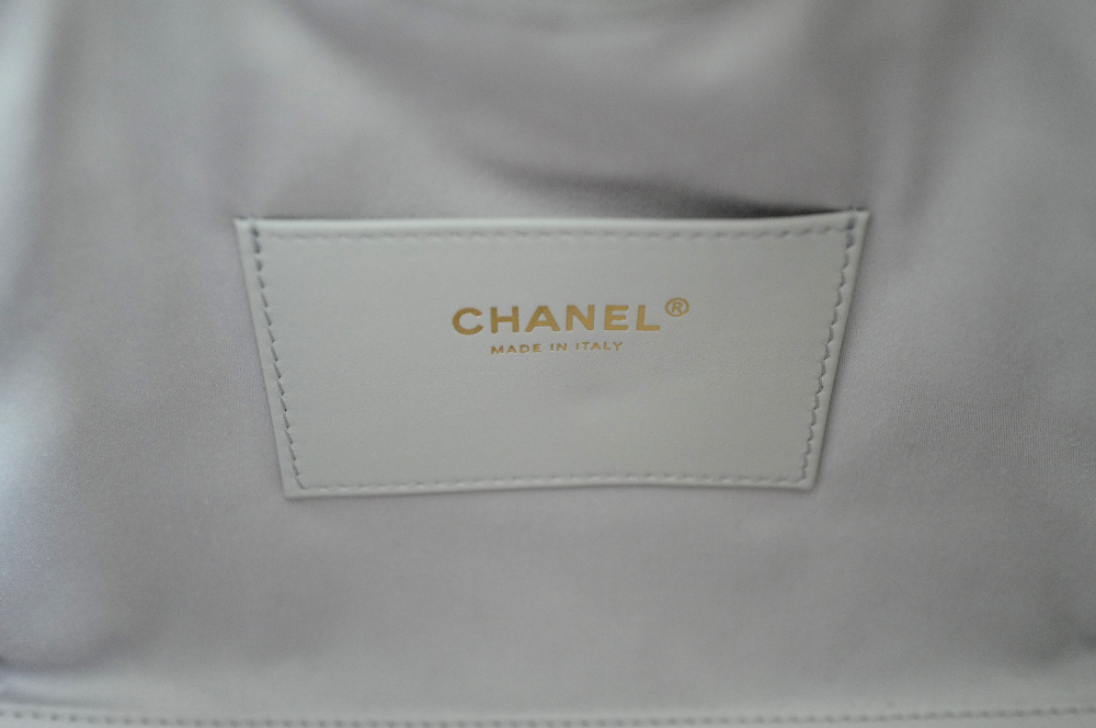 NEW CHANEL 2025 25B Small Hobo Bag Grained Calfskin Pale Grey