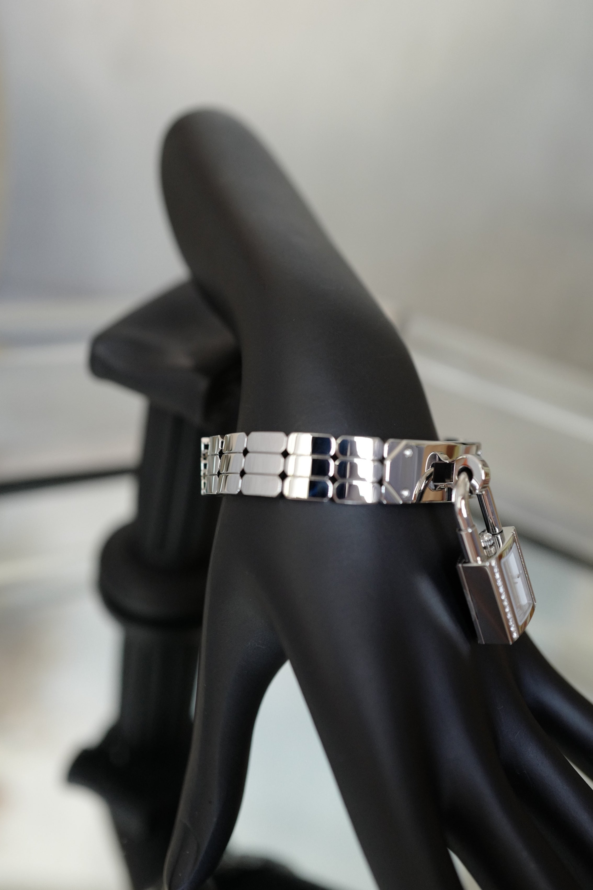 BNIB Hermès Mini Kelly Watch 16mm Sans Coloris with Diamonds