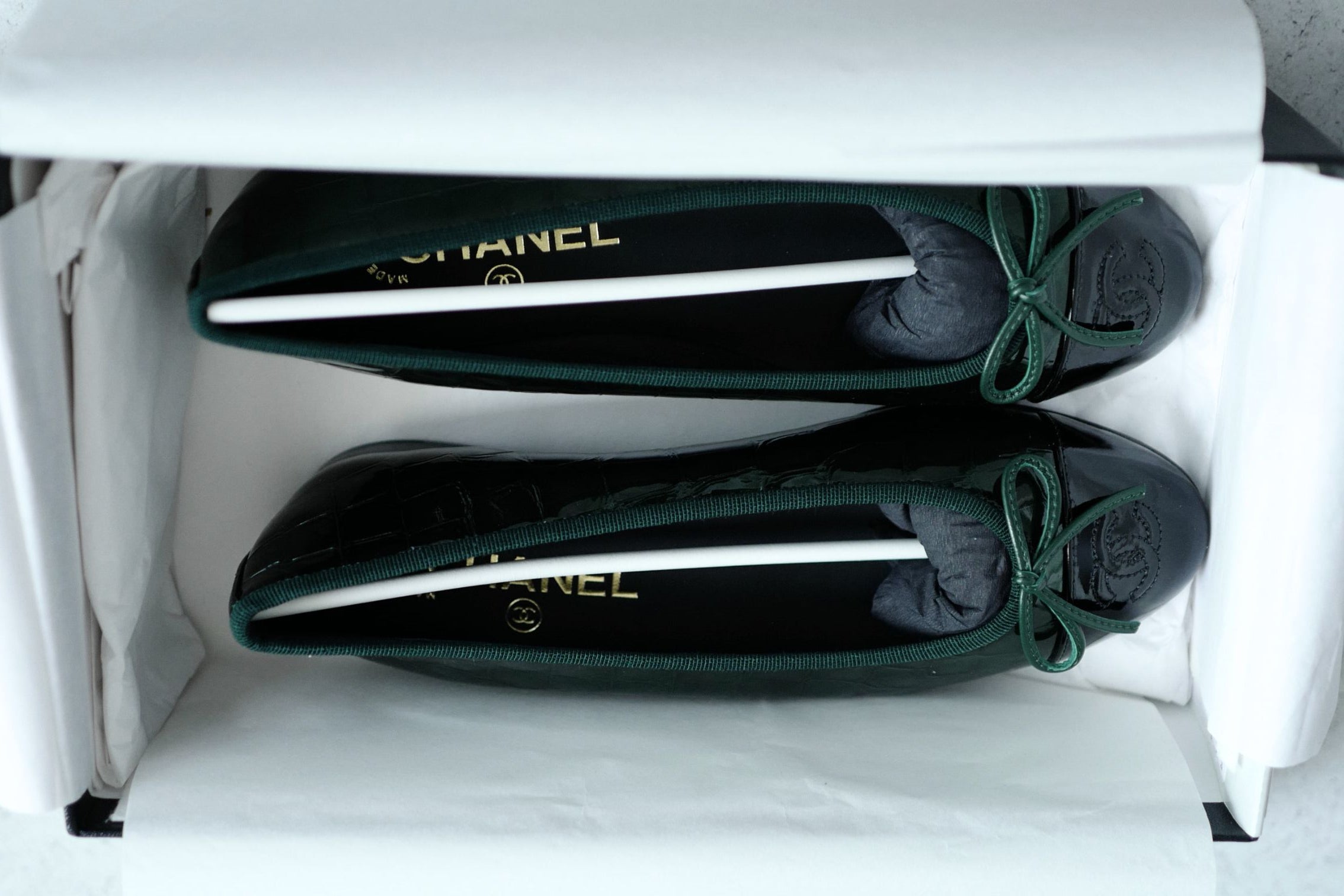 Chanel 26A Matthieu Blazy Ballet Flats Croc Patent Calfskin Dark Green Black 37