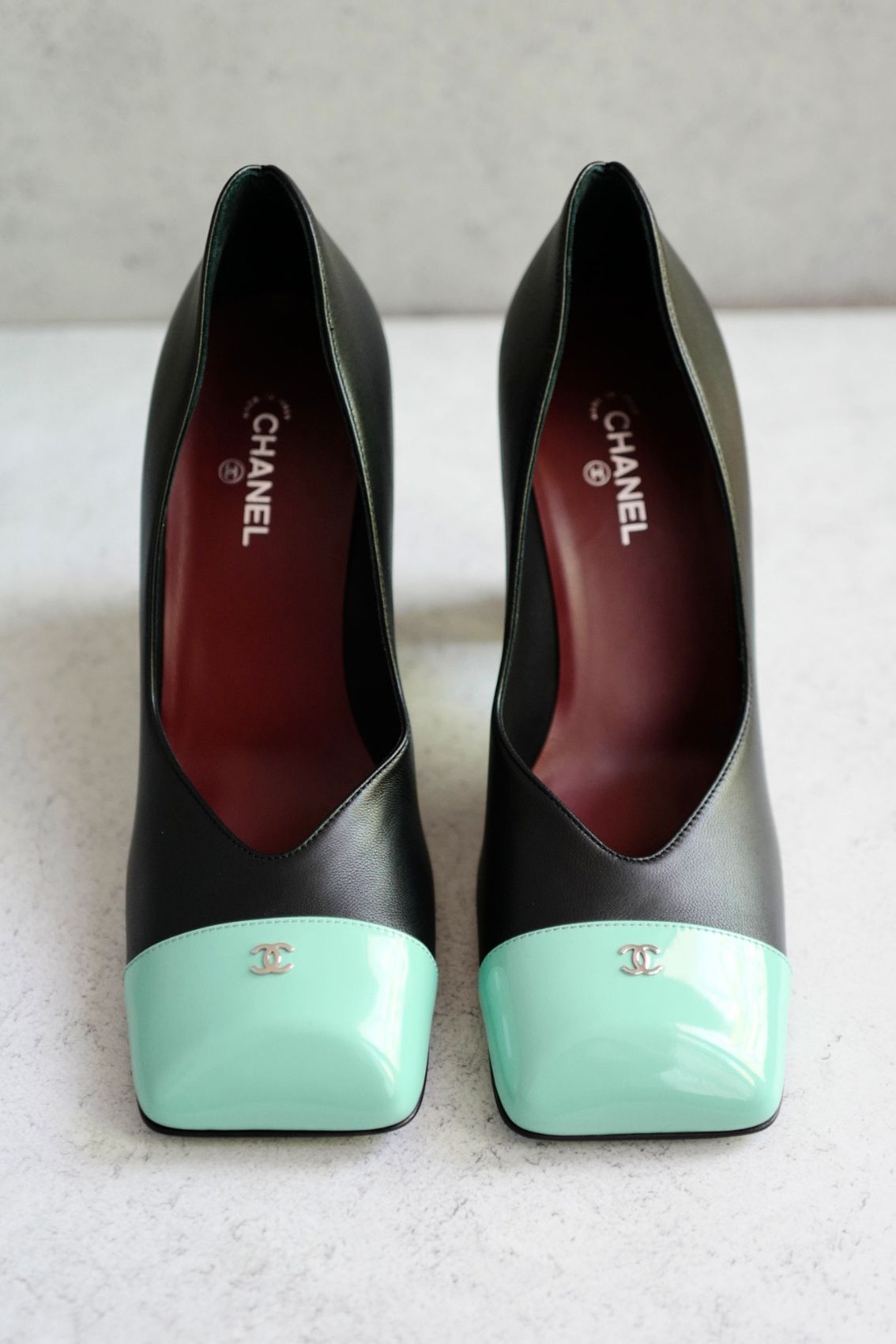 Chanel 26S Pumps Matthieu Blazy's Black/Green Lambskin Patent Calfskin Size 38c
