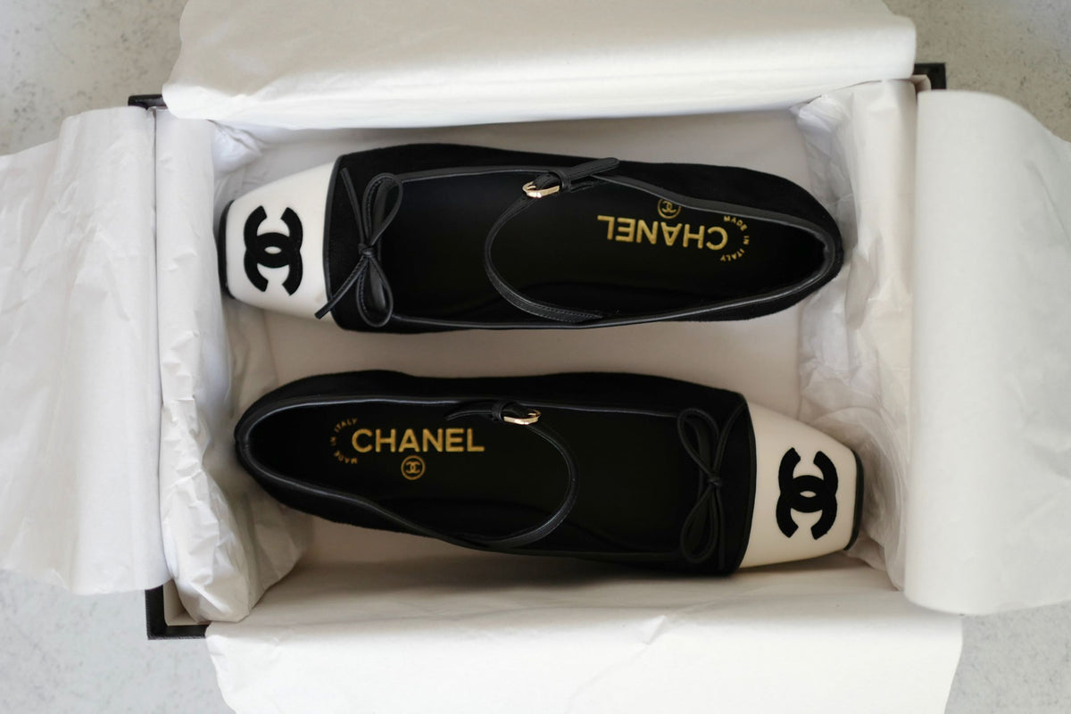 NEW Chanel 26K Flat Shoes Mary Jane Black White Suede Goat &Calfskin Size 38.5