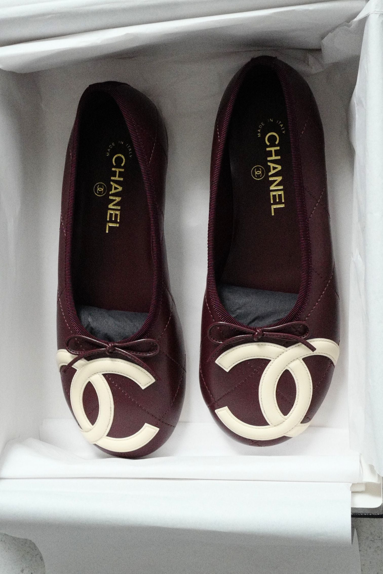 Chanel 26M Coco Beach Ballet Flats Burgundy White Lambskin Size 38.5