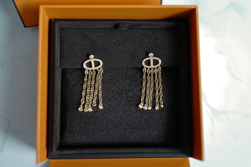 BNIB Hermes Calypso dangling earrings dia yg 18K Sans