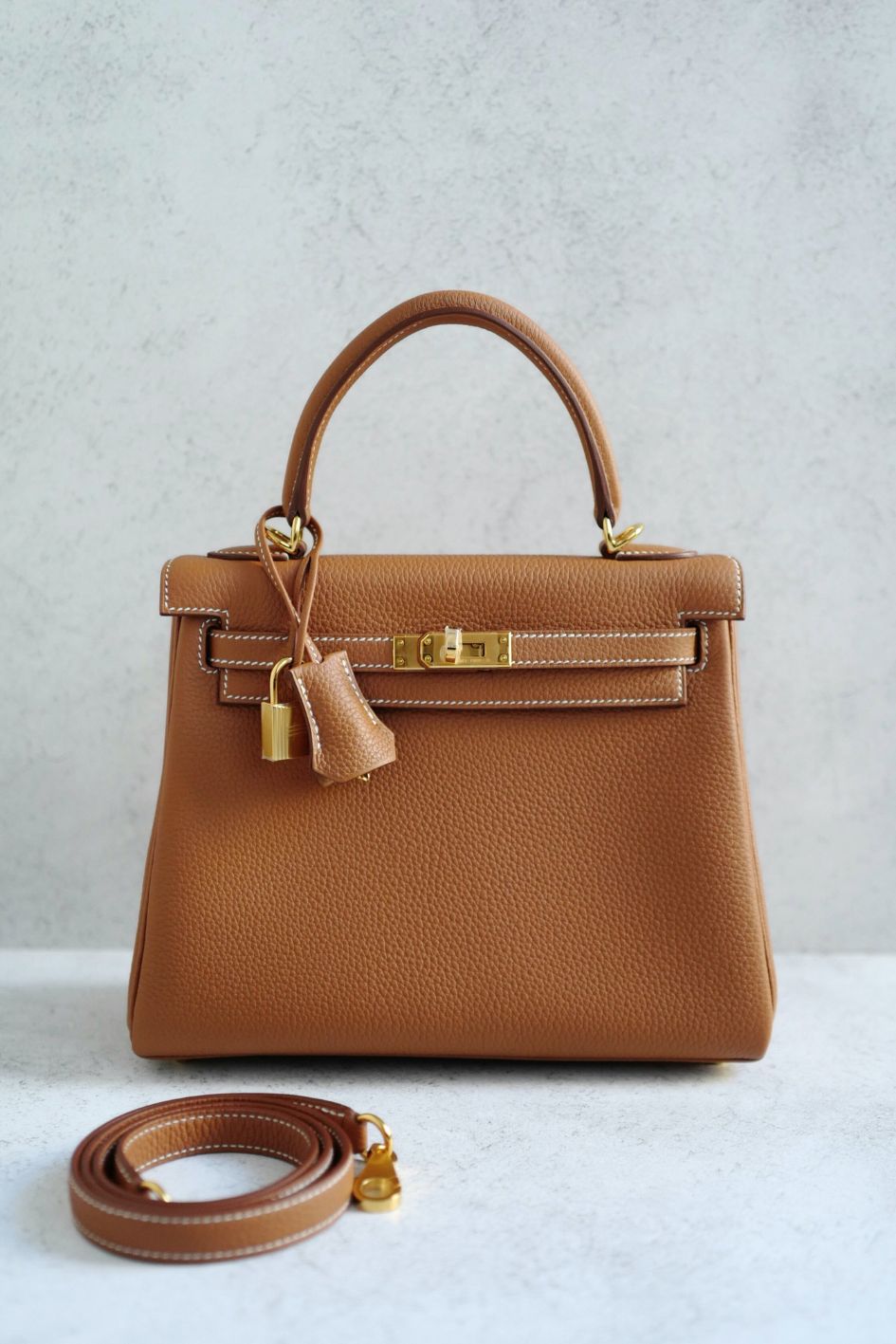 Hermès Kelly 25 Gold Togo Leather Gold Hardware K Stamp