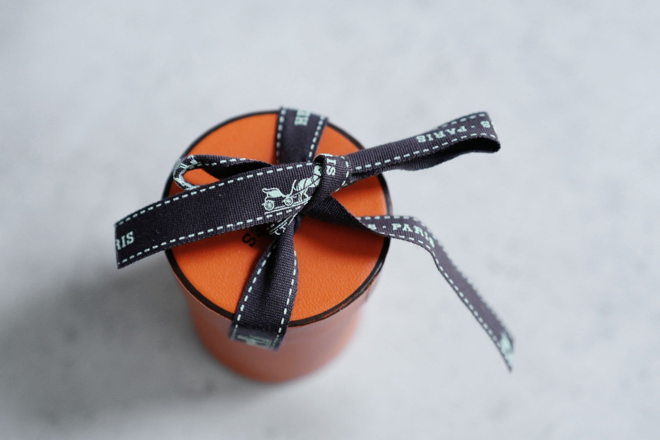 NEW Hermès Merveilleuses Lanternes Twilly Crème / Caramel / Kaki 100% Silk