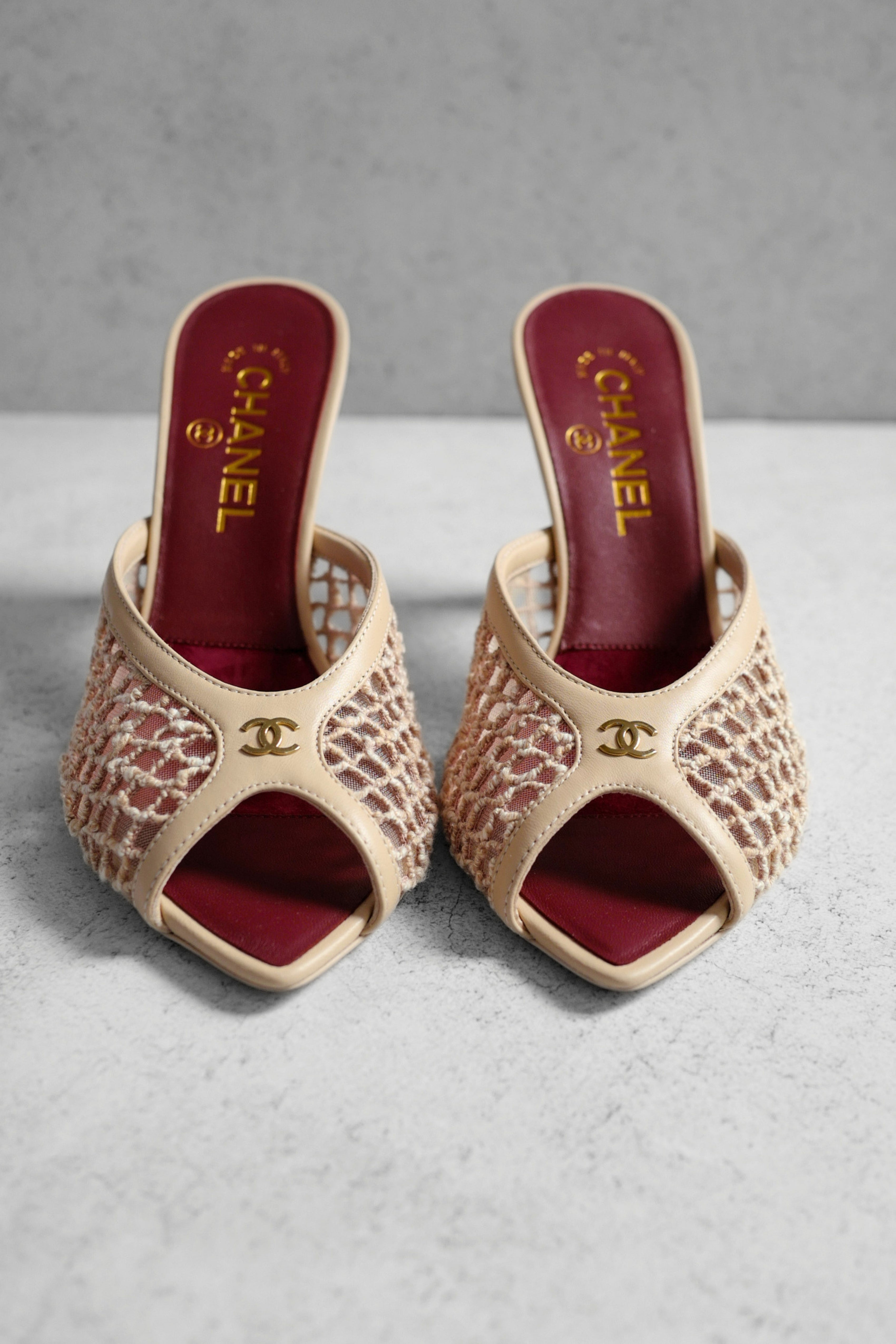 Chanel 26M Coco Beach Mules Light Beige Mixed Fibers/Cotton/Lambskin Size 37.5