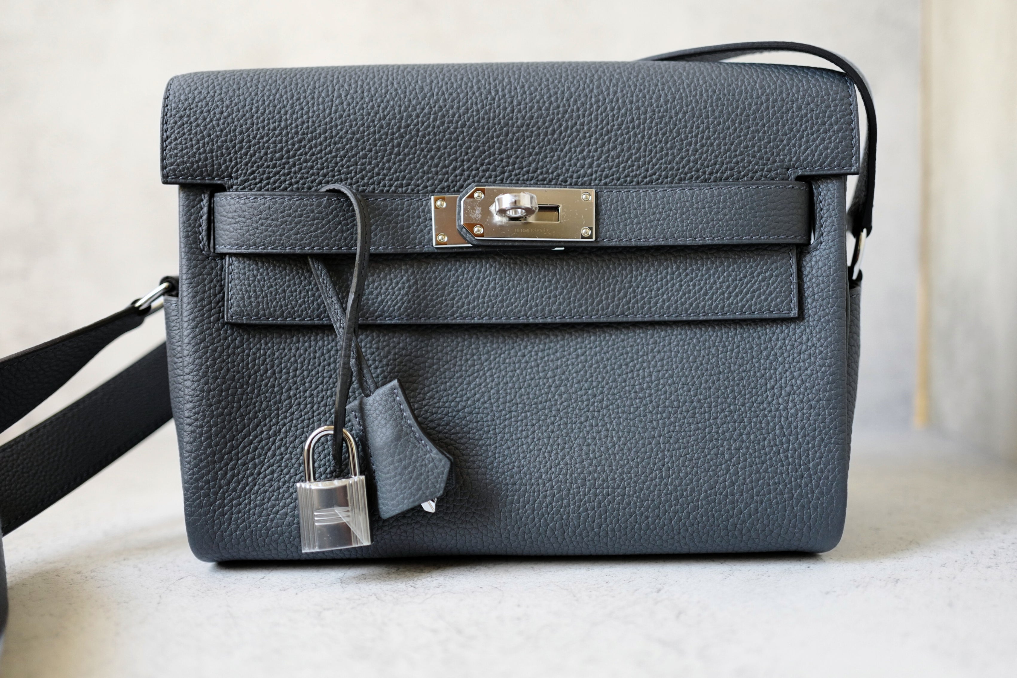 BNIB Hermès Kelly Messenger PM Veau Togo Bag Gris Misty Palladium Hardware