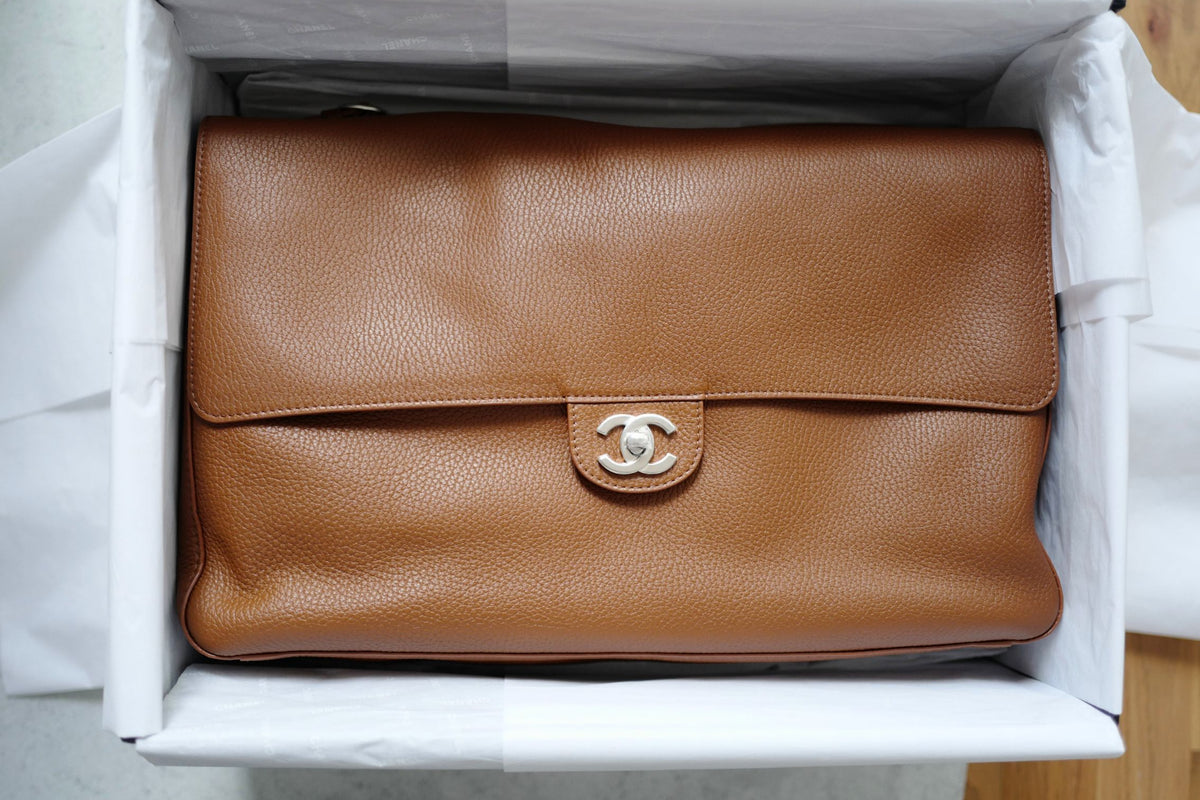 Chanel 26A Matthieu Blazy Maxi 38 Flapbag Camel Grained Calfskin Silver HW