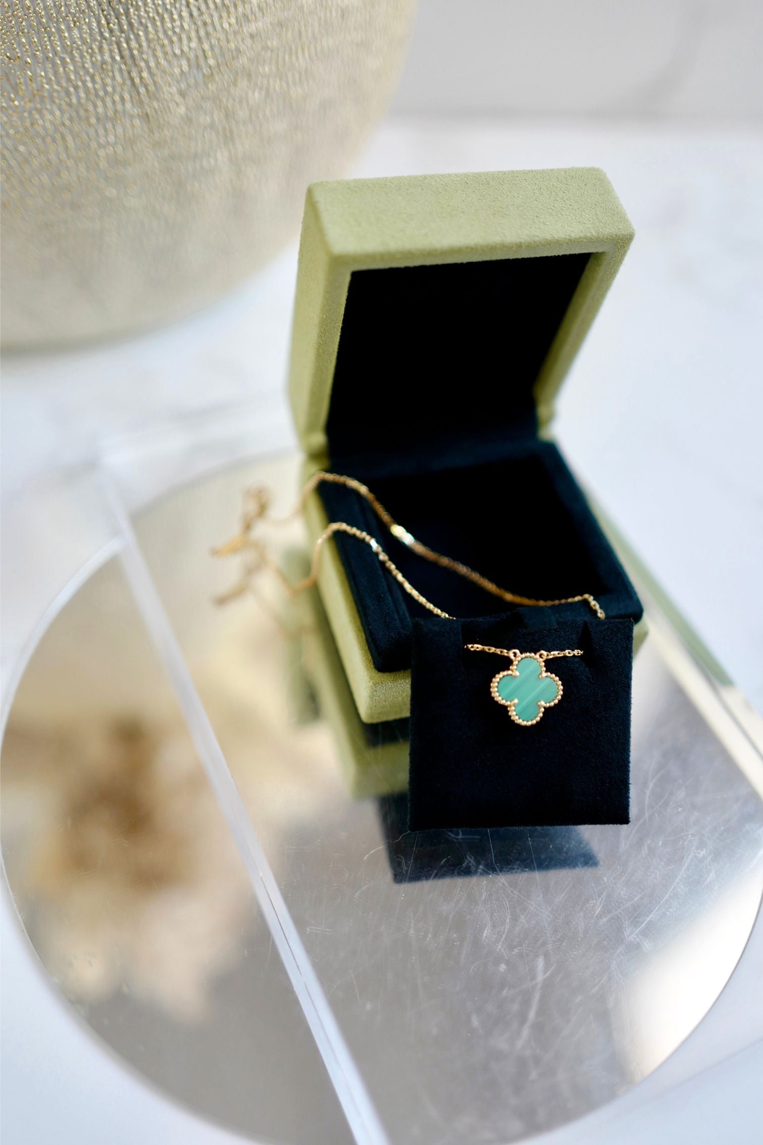 BNIB Van Cleef & Arpels Alhambra Malachite Pendant Necklace in 18K Yellow Gold