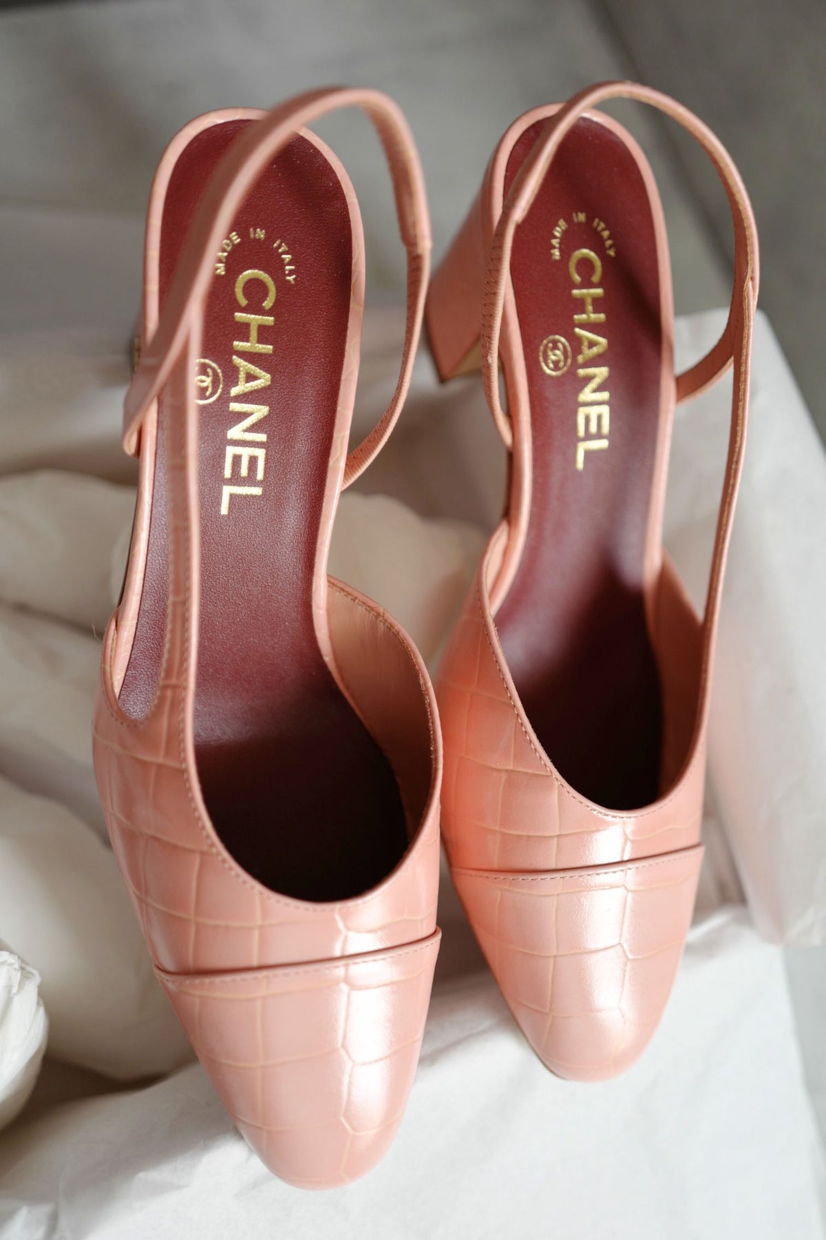 Chanel 26K Slingbacks Heels Rose Clair Croc Embossed Calfskin Size 38