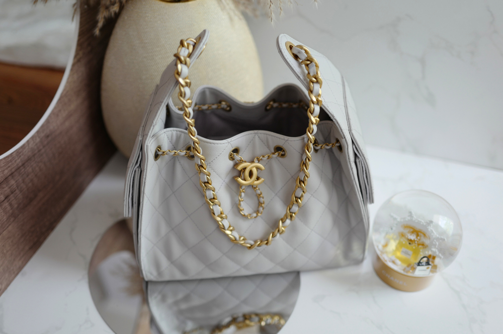 NEW CHANEL 2025 25B Small Hobo Bag Grained Calfskin Pale Grey