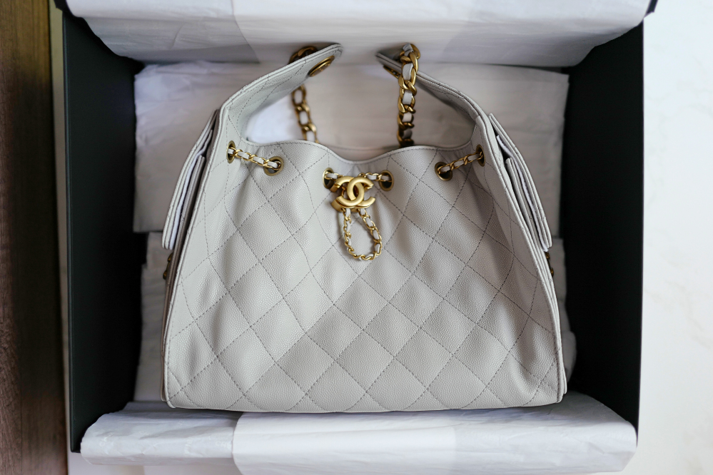 NEW CHANEL 2025 25B Small Hobo Bag Grained Calfskin Pale Grey