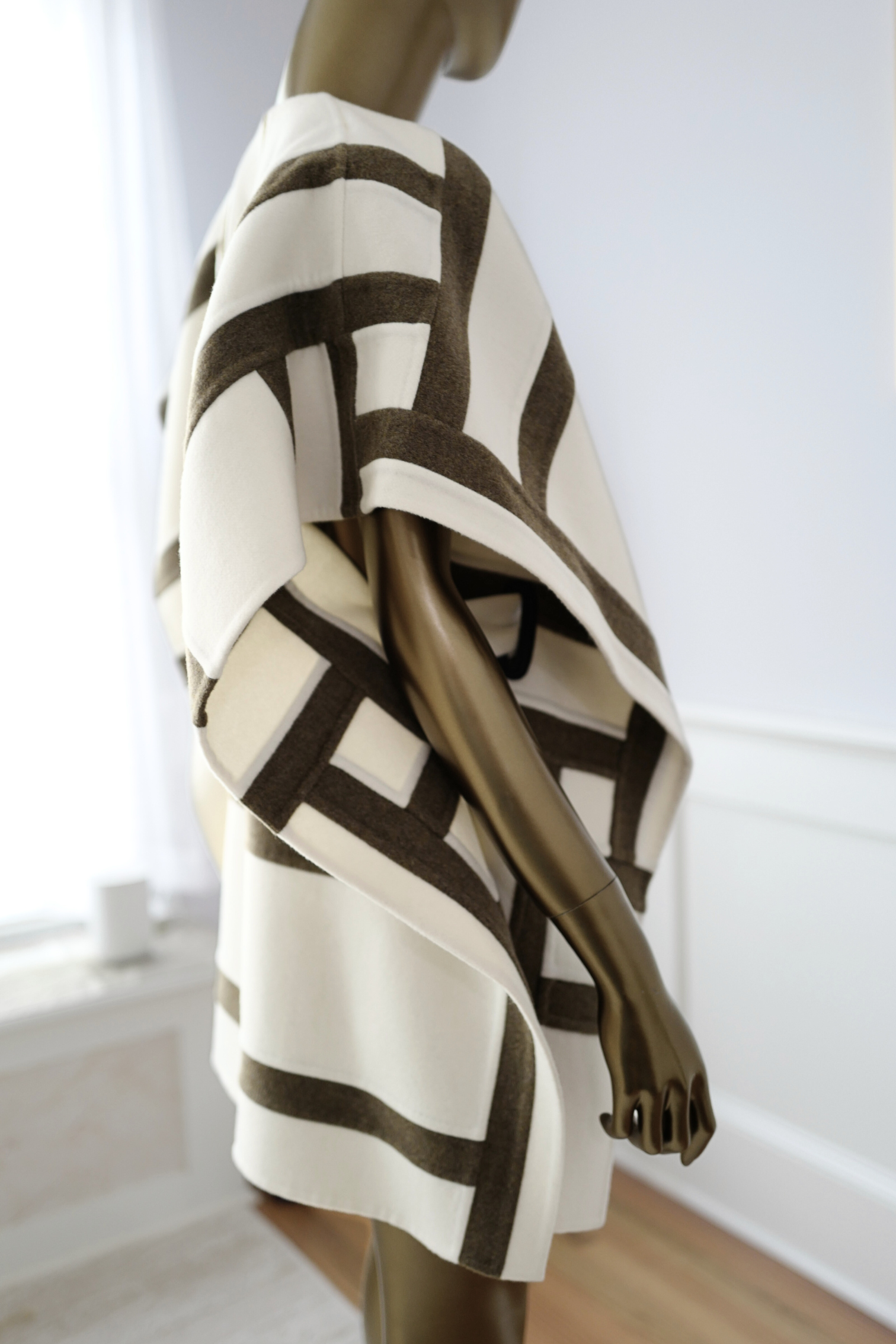 Hermes Gilet Long Inspo Poncho Cachemire Doubl91 Blanc Casse size 34 Retail $10K