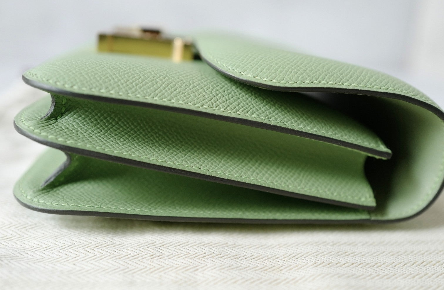 BNIB Hermès Constance 18 Vert Criquet Epsom Leather Bag Exotic Buckle GHW Stamp B 2023