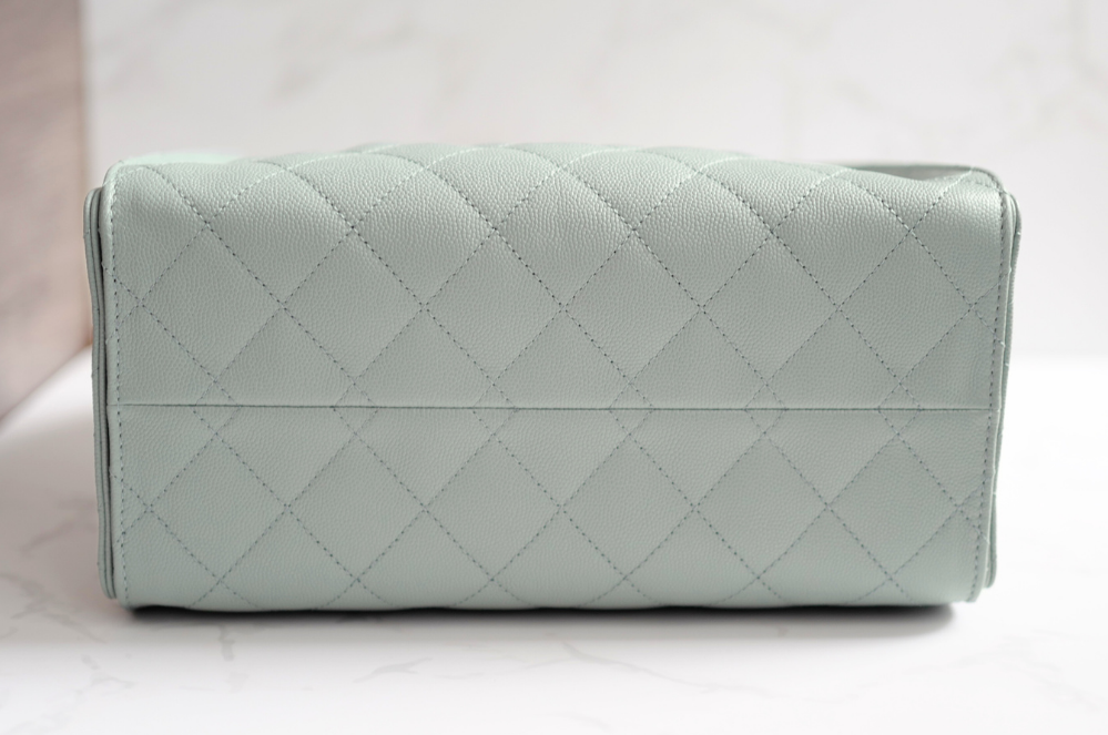 NEW CHANEL Spring-Summer 2025 25S Small Hobo Bag Grained Calfskin Light Green