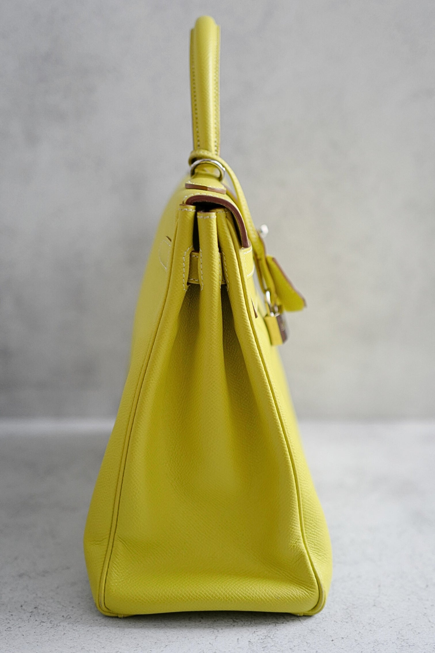 Preowned Hermès Kelly 35 Candy Lime Epsom Leather Gris Perle Inside Palladium Hardware