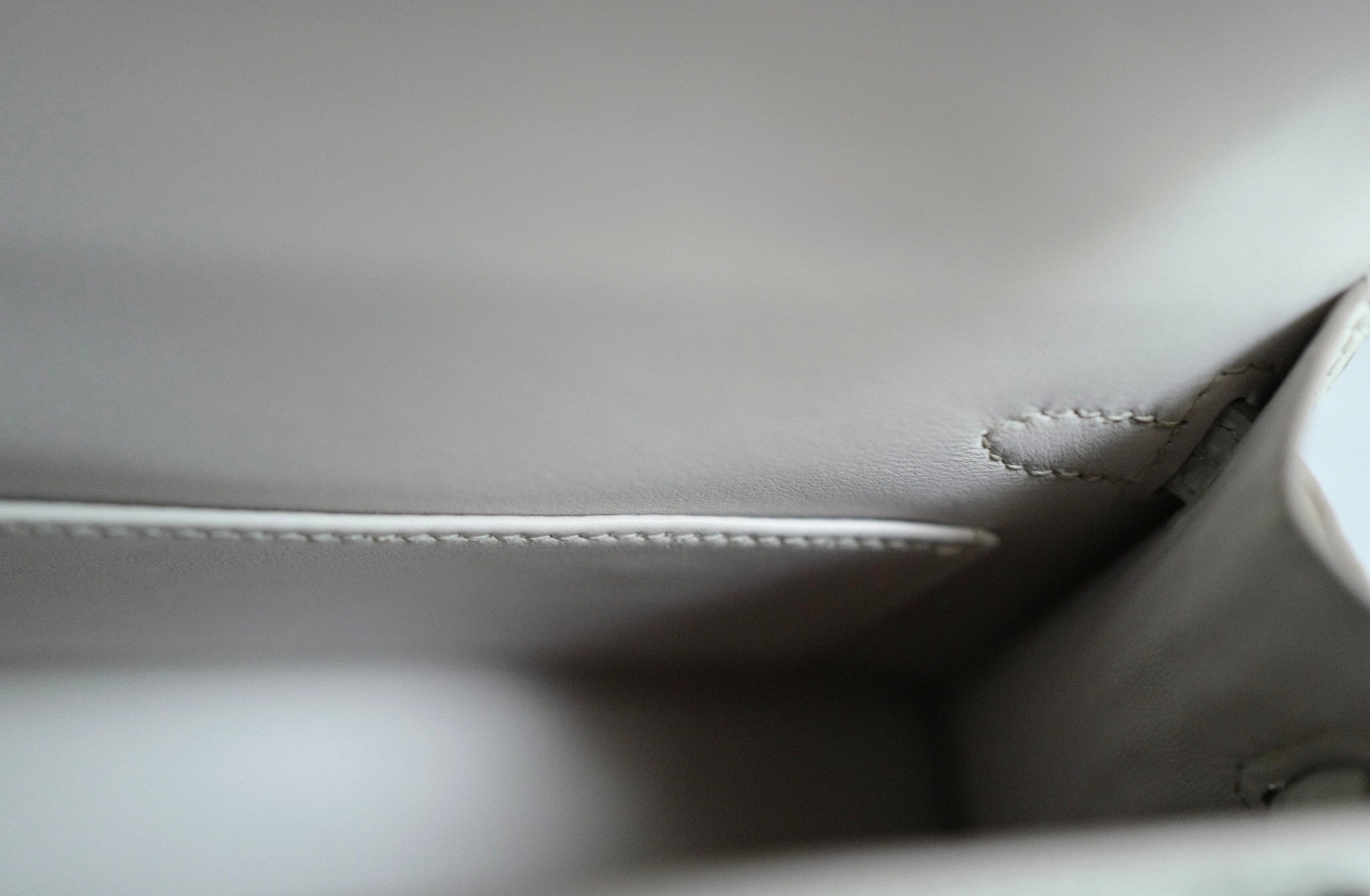 BNIB Hermès Mini Kelly 20 Beton Matte Crocodile with Palladium Hardware Stamp K