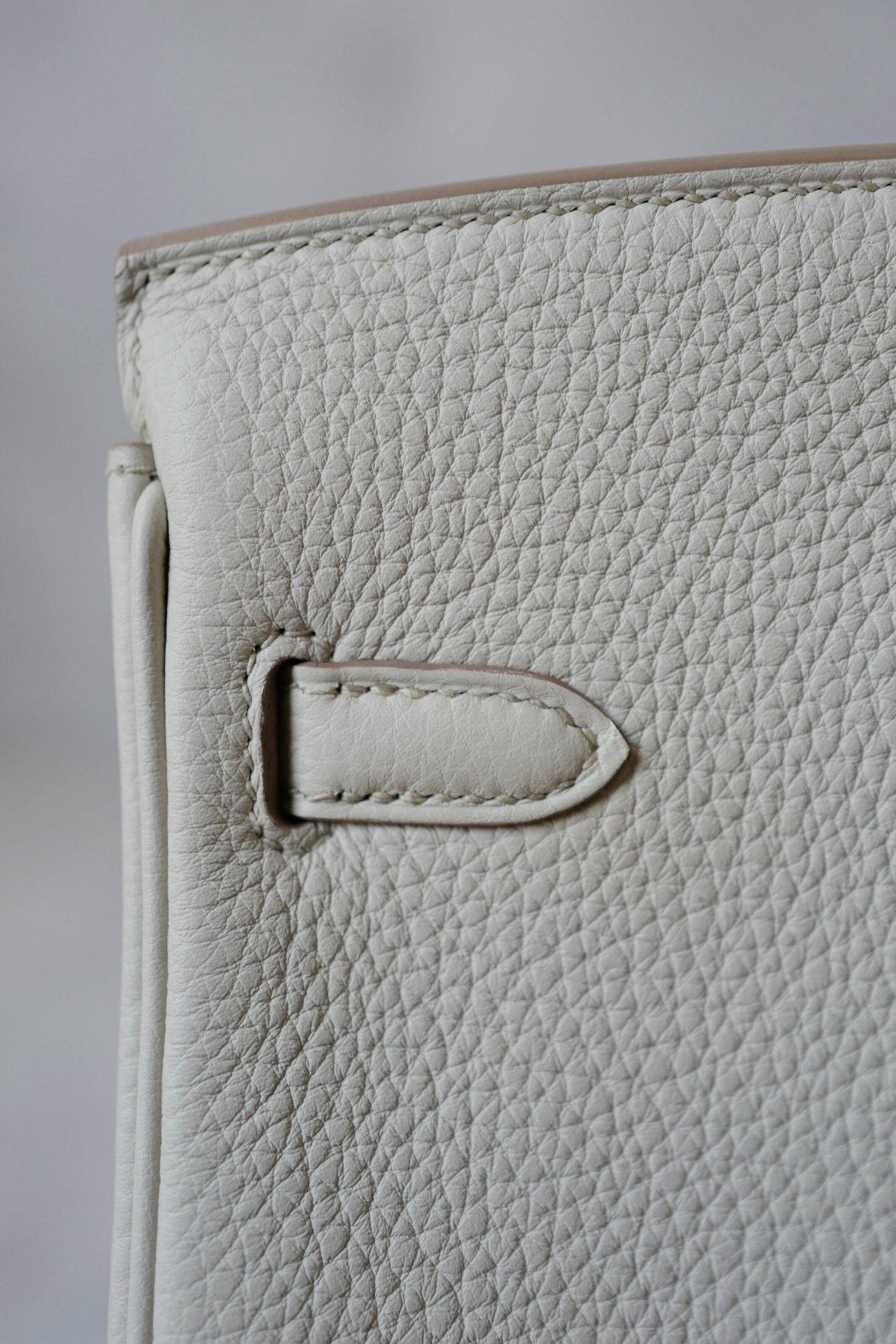 BNIB Hermès Birkin 25 Bag Beton Veau Togo Leather with Gold Hardware K 2025