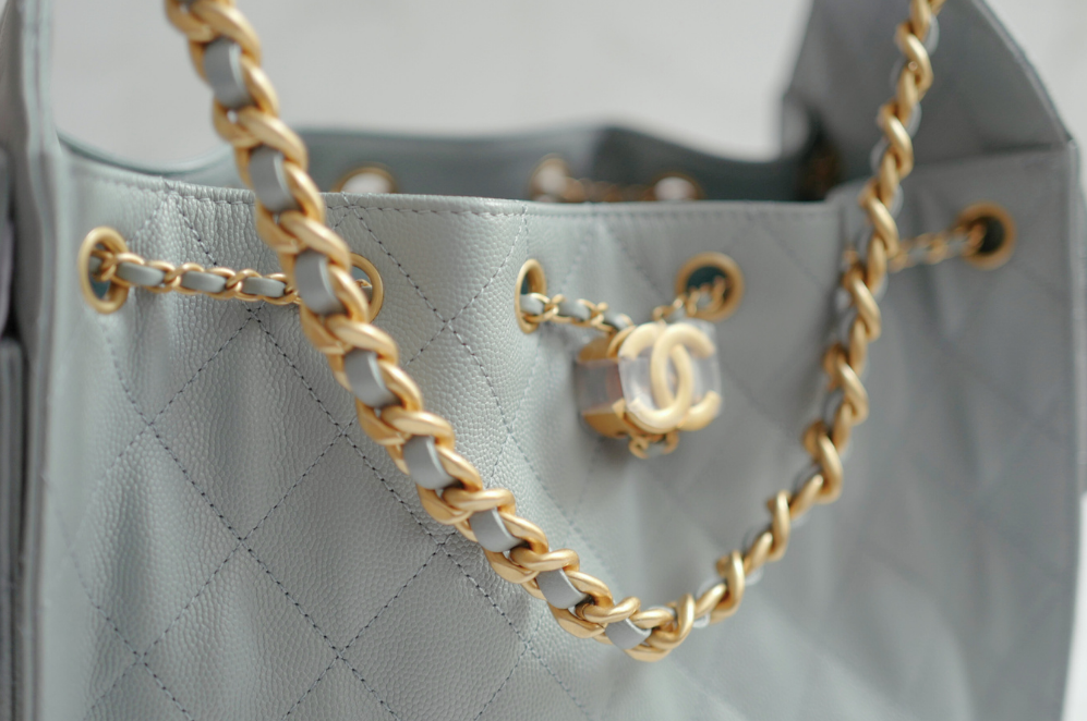 NEW CHANEL Spring-Summer 2025 25S Small Hobo Bag Grained Calfskin Light Green