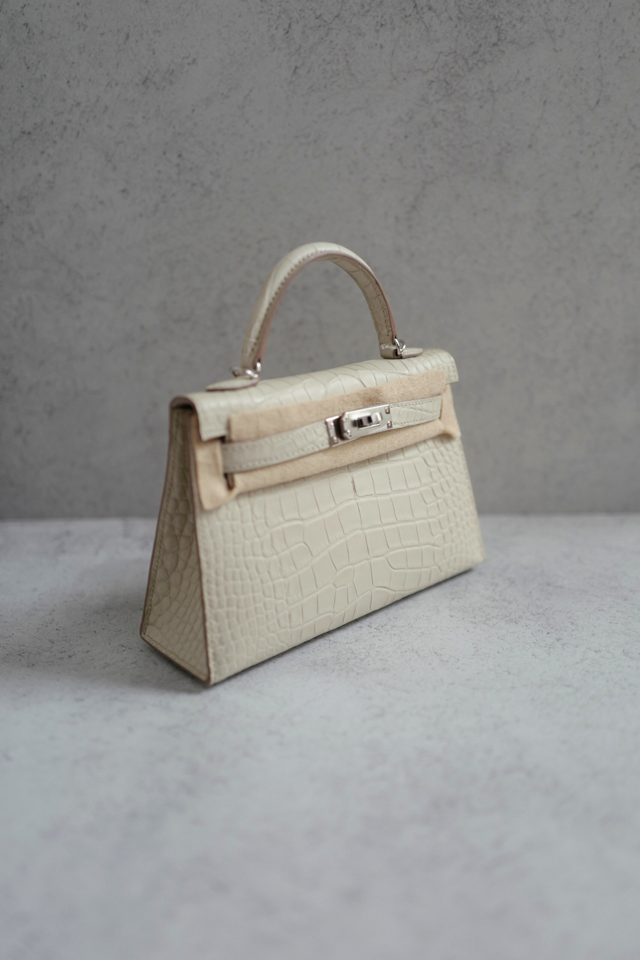 BNIB Hermès Mini Kelly 20 Beton Matte Crocodile with Palladium Hardware Stamp K