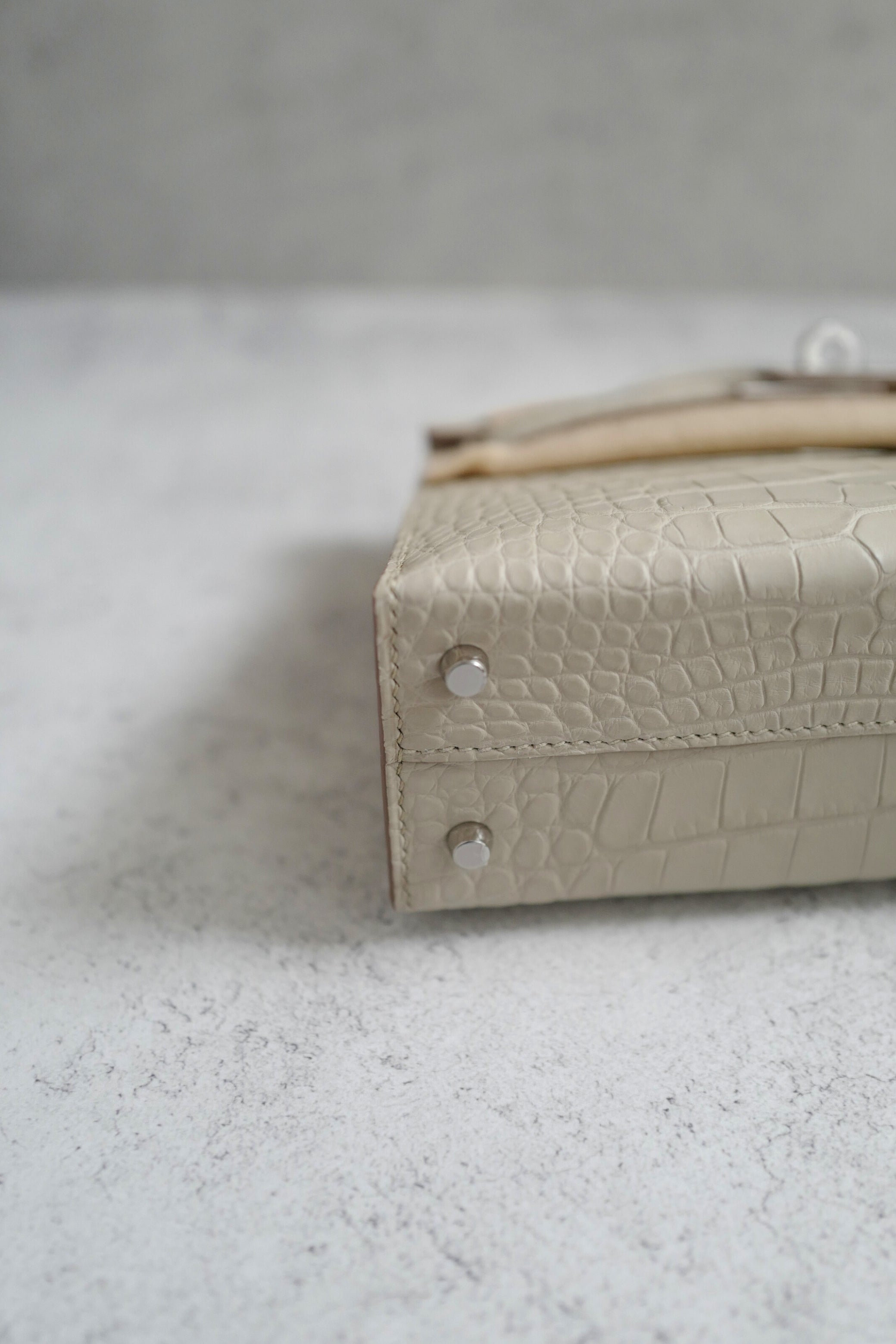 BNIB Hermès Mini Kelly 20 Beton Matte Crocodile with Palladium Hardware Stamp K