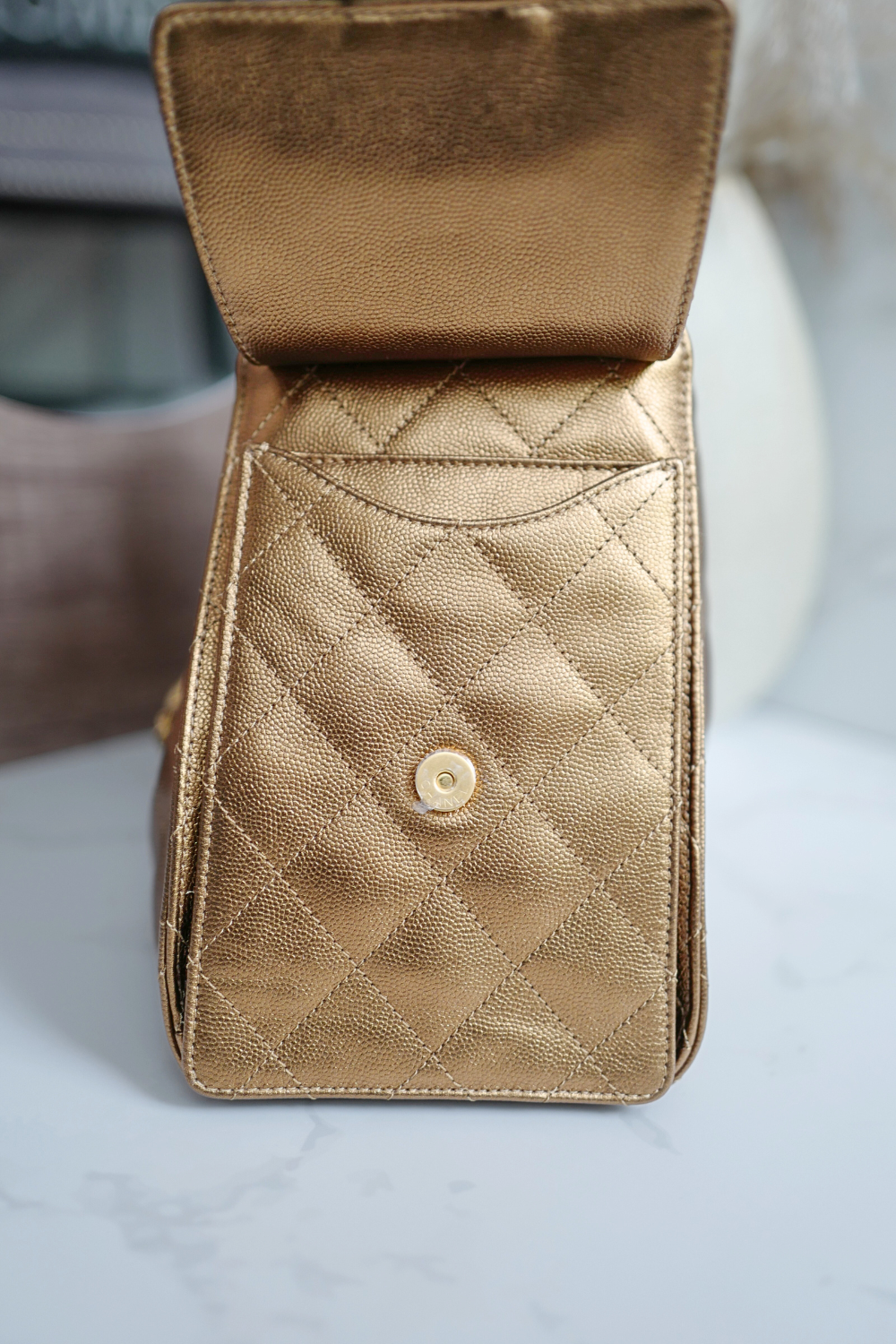 NEW CHANEL Spring-Summer 2025 25S Small Hobo Bag Metallic Grained Calfskin Bronze