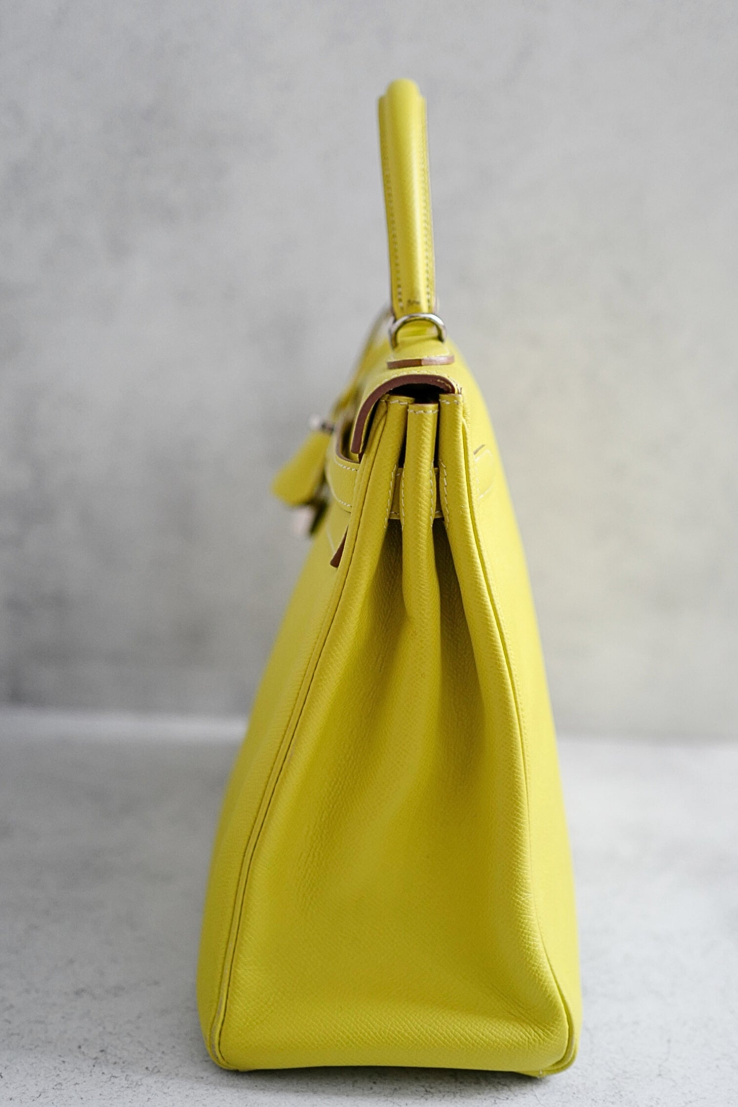 Preowned Hermès Kelly 35 Candy Lime Epsom Leather Gris Perle Inside Palladium Hardware