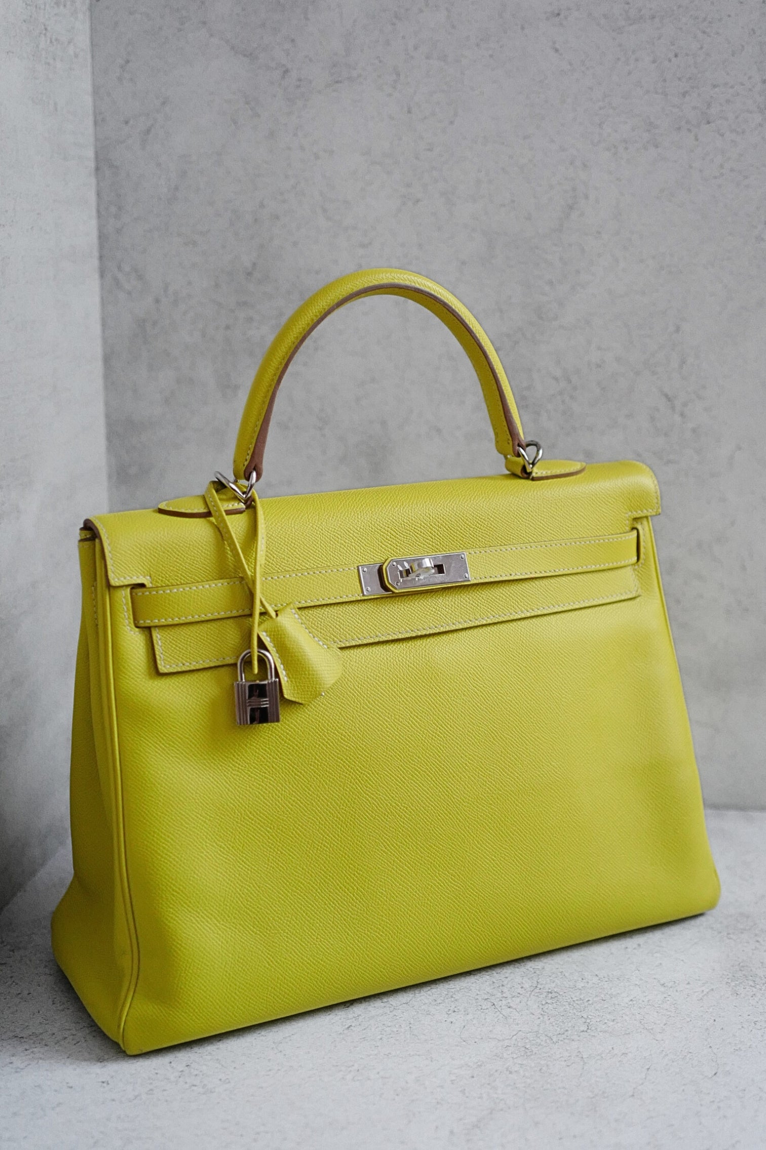 Preowned Hermès Kelly 35 Candy Lime Epsom Leather Gris Perle Inside Palladium Hardware