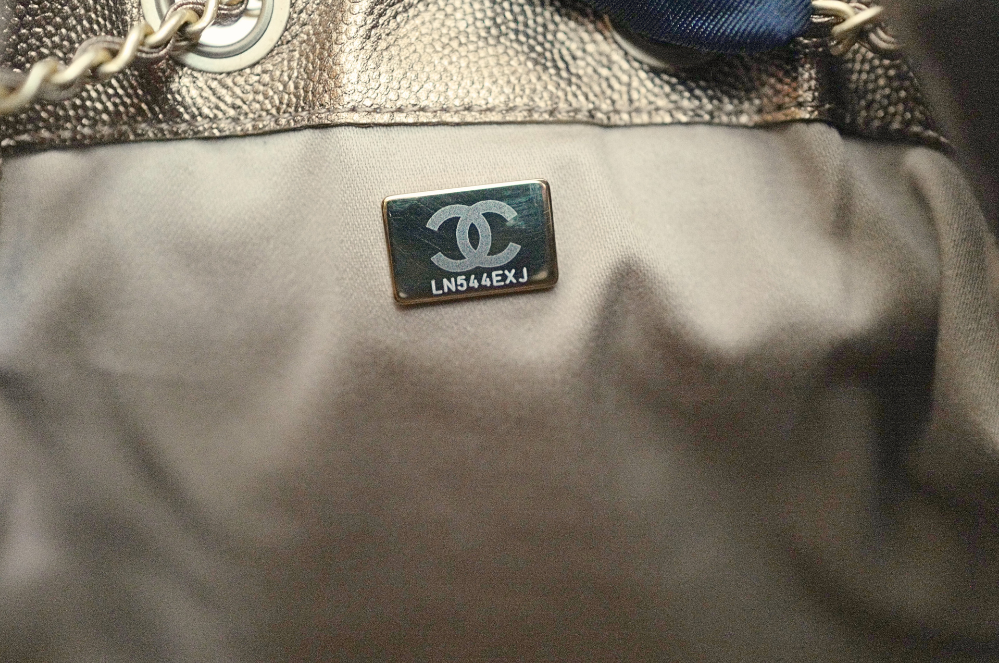 NEW CHANEL Spring-Summer 2025 25S Small Hobo Bag Metallic Grained Calfskin Bronze