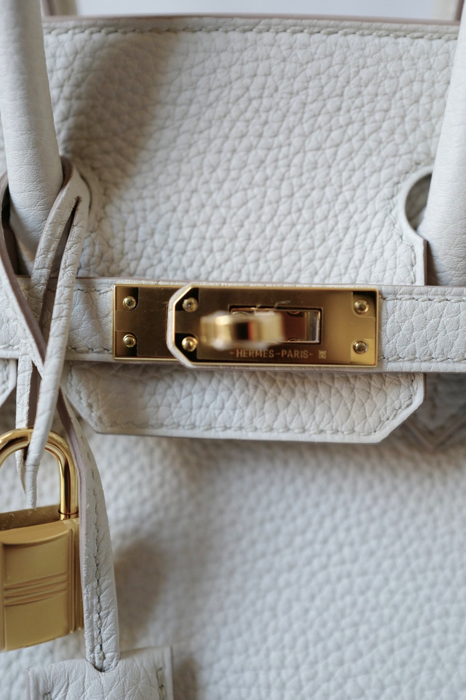 BNIB Hermès Birkin 25 Bag Beton Veau Togo Leather with Gold Hardware K 2025