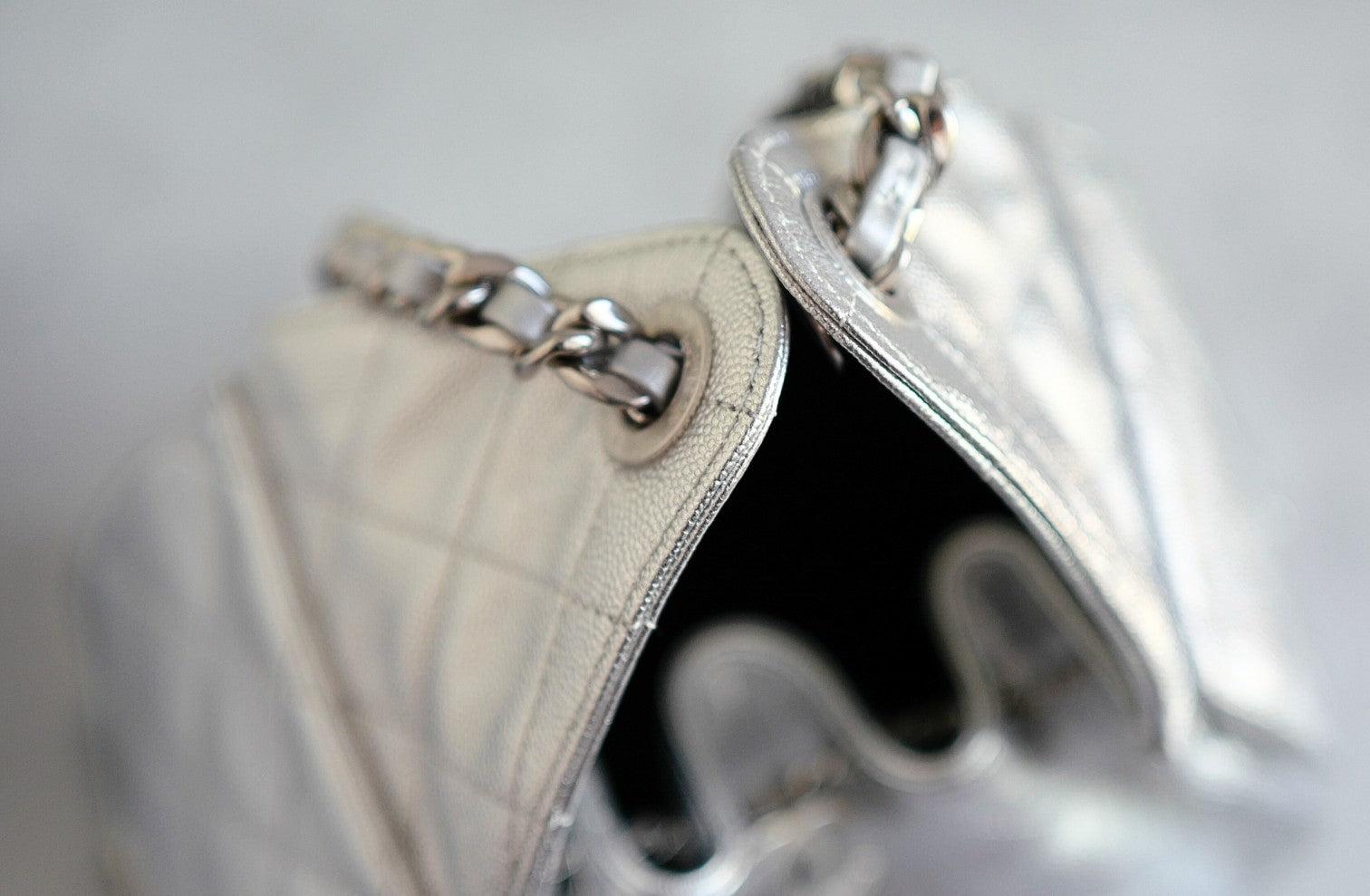 BNIB Chanel 26C Small Hobo Metallic Silver Grained Calfskin Shoulder Bag