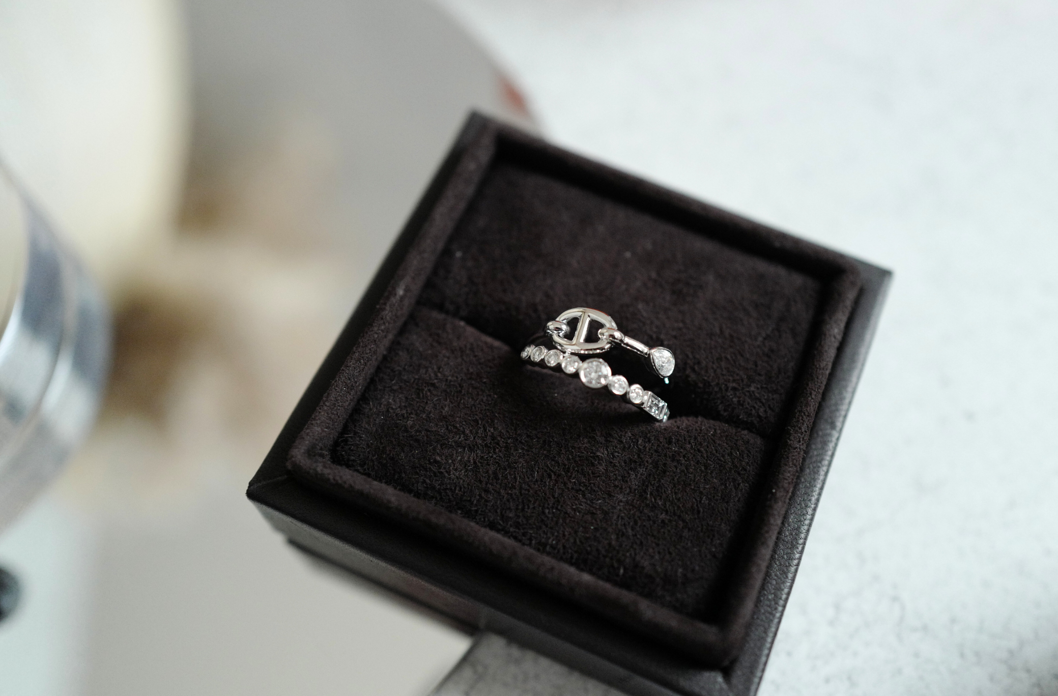 Hermès Chaine d’Ancre Chaos Fancy Ring in White Gold with Diamonds Sans Coloris Size 53