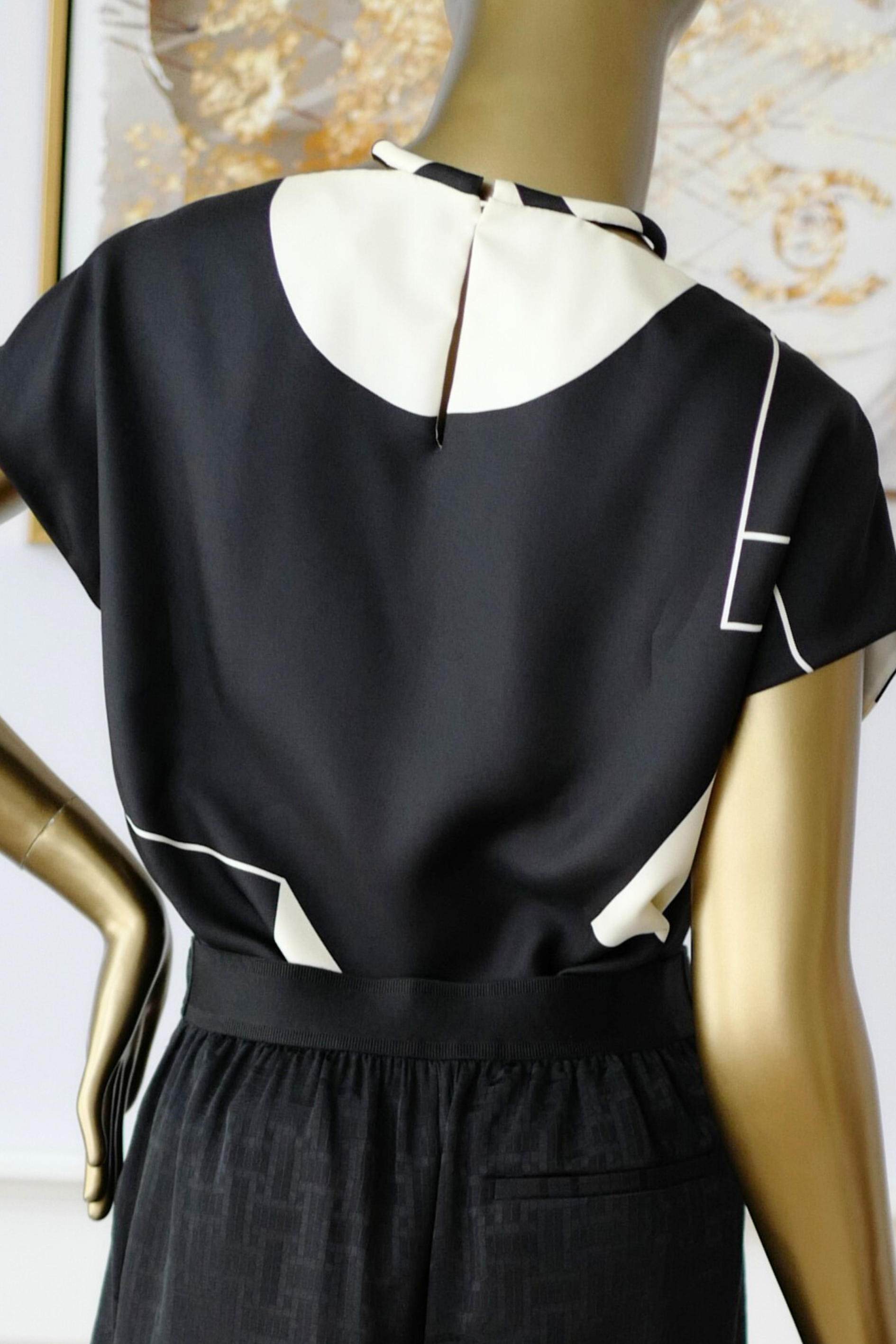 Hermes Top Colllier Beta 140 Sur Twill In Noir (black) Size 34