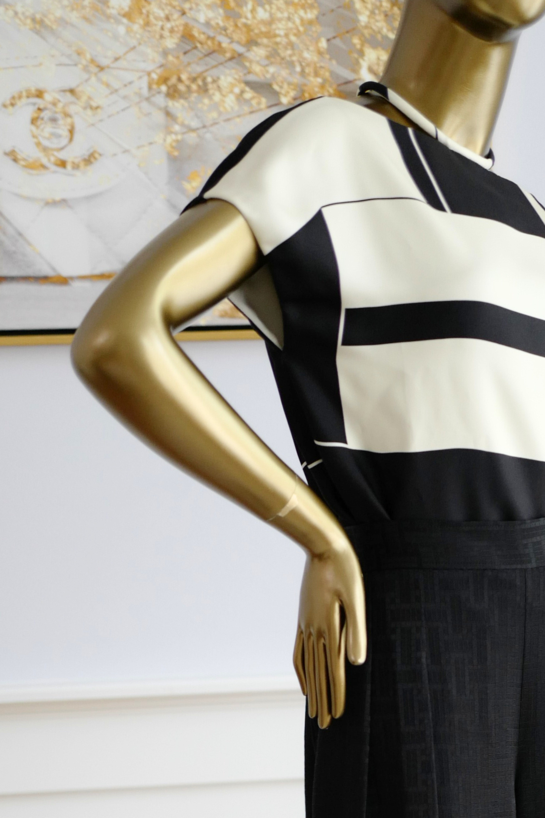 Hermes Top Colllier Beta 140 Sur Twill In Noir (black) Size 34