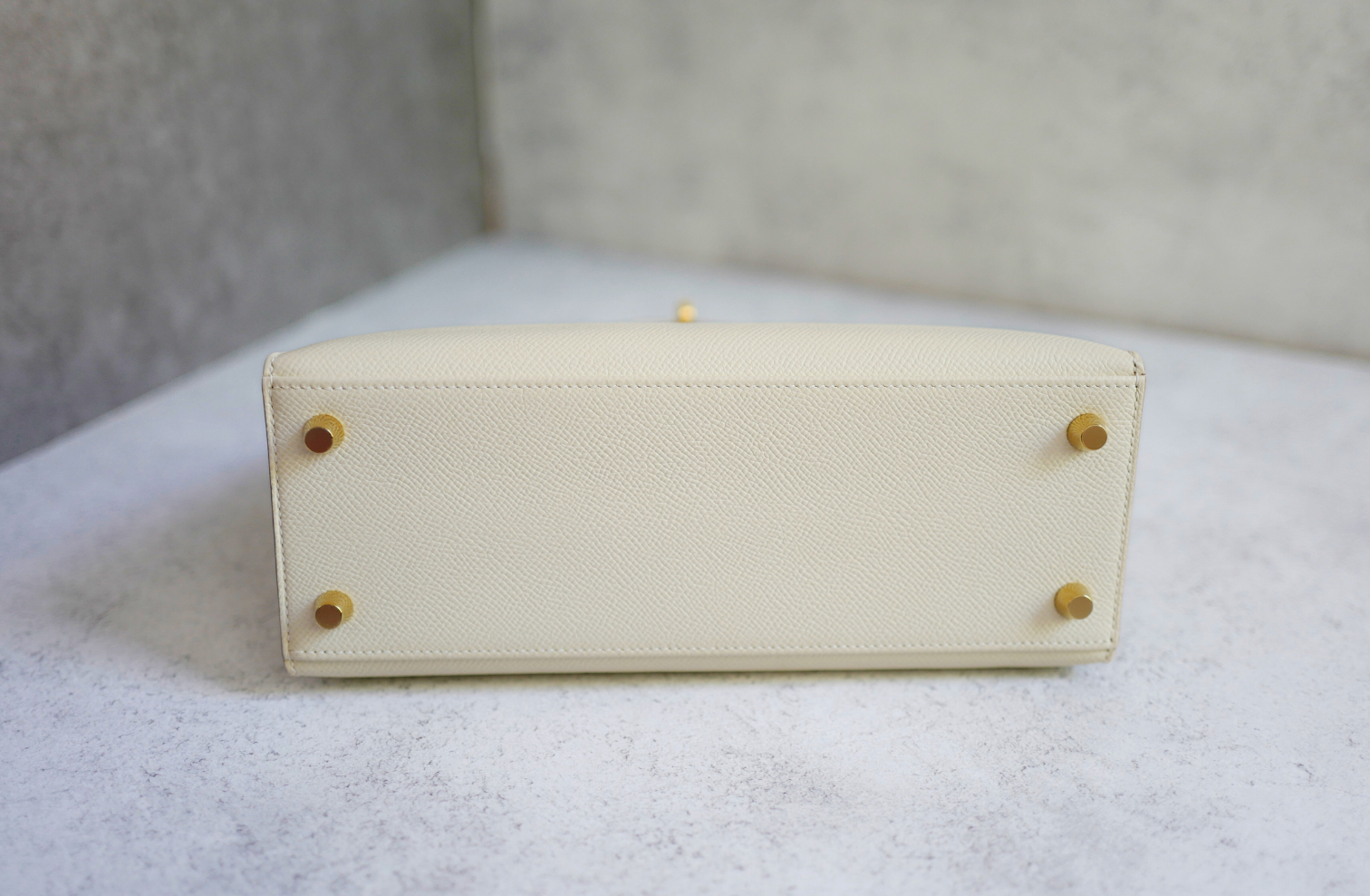Hermès Kelly 25 Sellier Craie Epsom Leather with Gold Hardware Stamp U